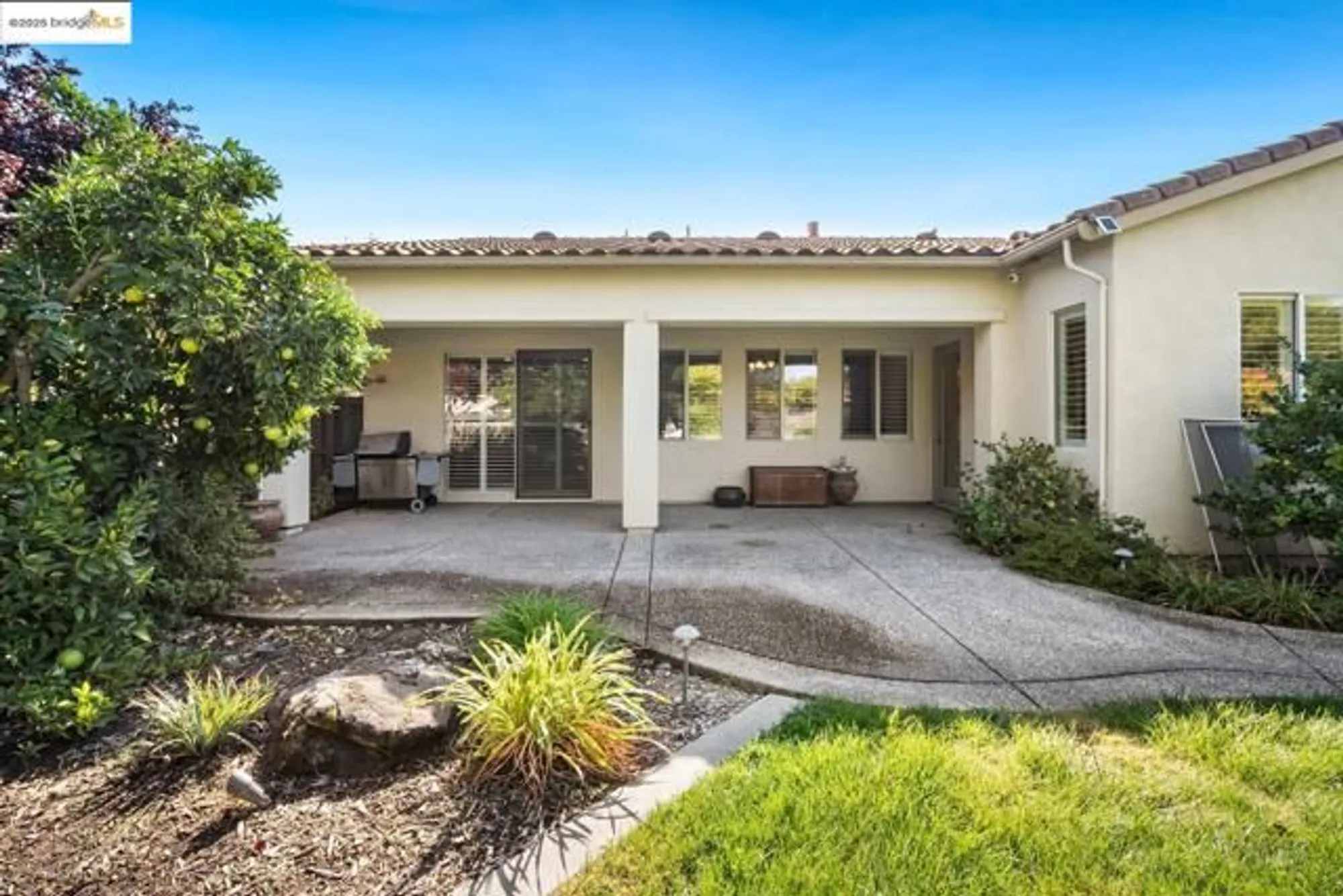 Property Slideshow image 26 of 32 | 131 montilla cir, Sacramento, CA, 95835