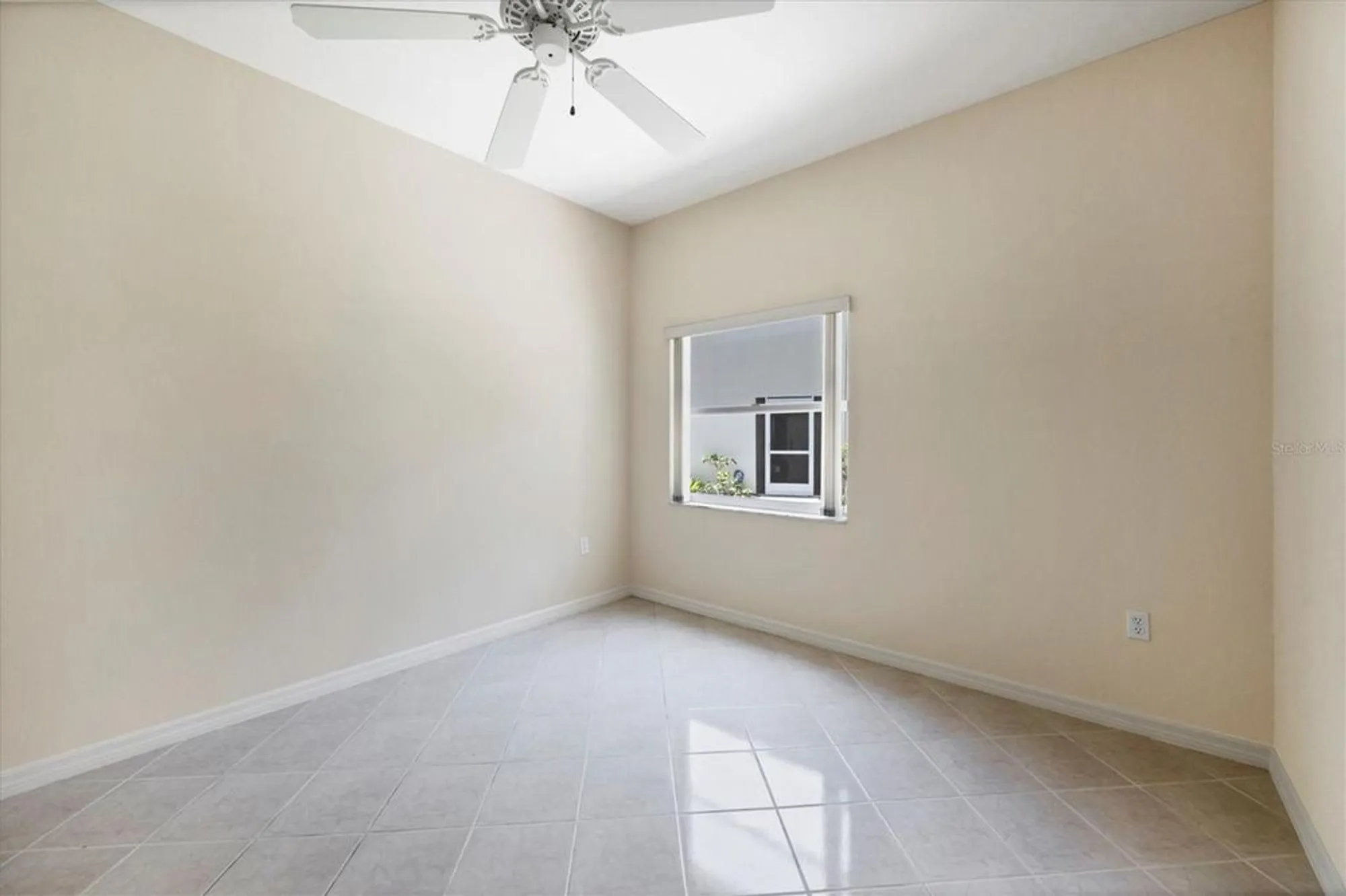 Property Slideshow image 23 of 55 | 6222 country club way, Sarasota, FL, 34243