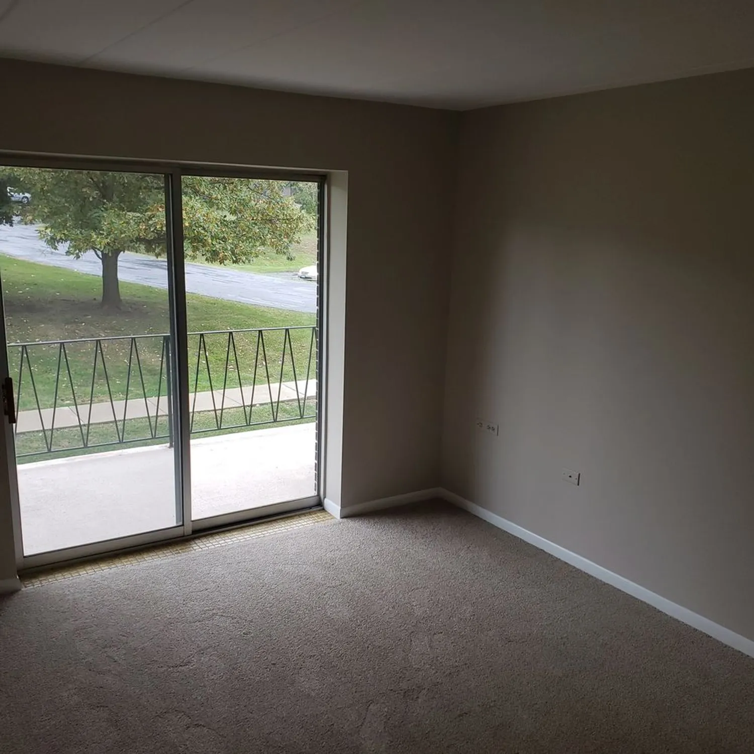 Property Slideshow image 12 of 20 | 5300 walnut ave 12b, Downers Grove, IL, 60515