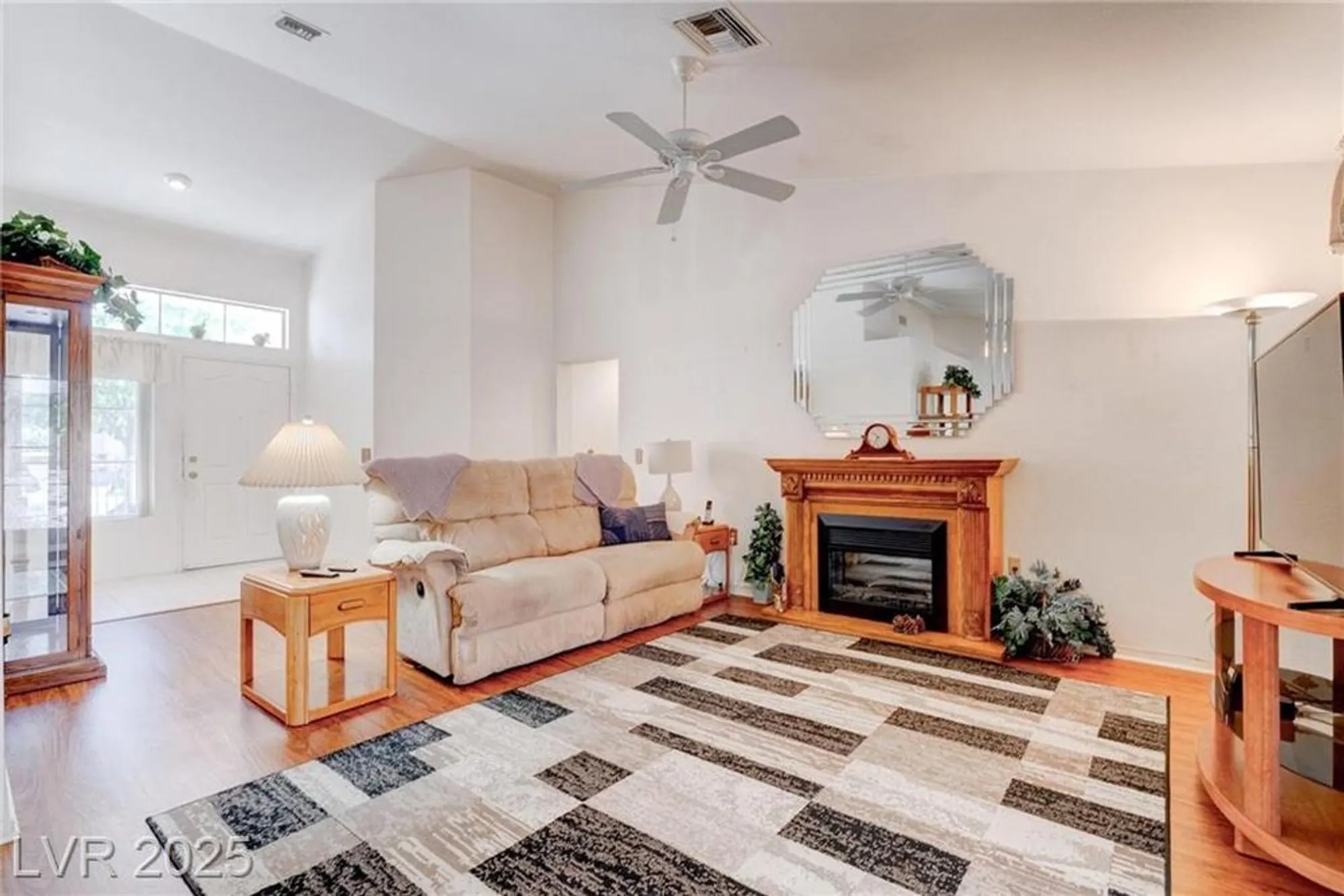 Property Slideshow image 13 of 42 | 2541 desert glen dr, Las Vegas, NV, 89134