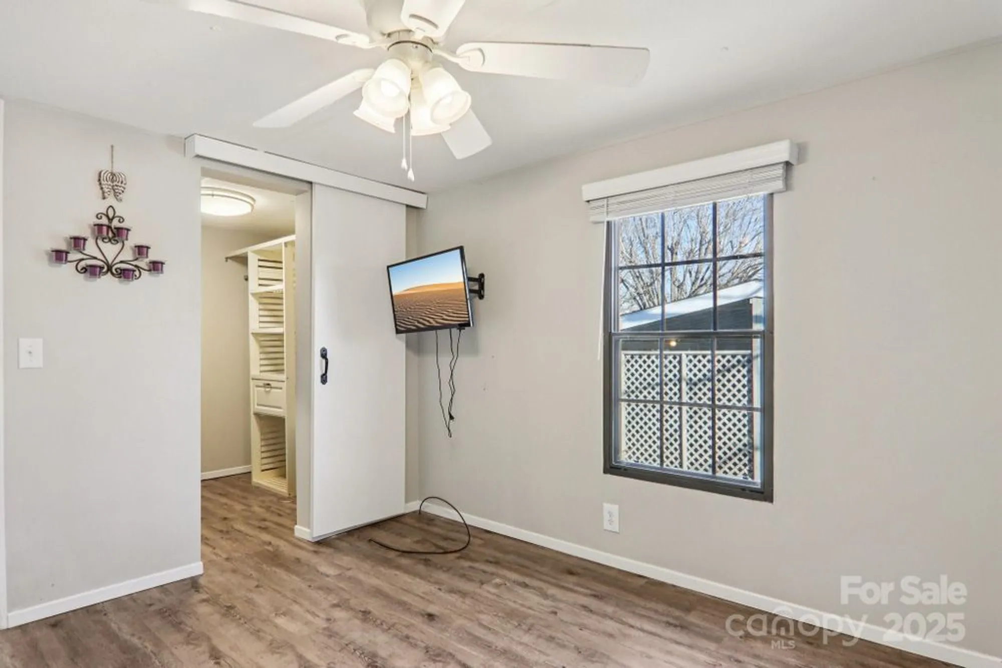 Property Slideshow image 24 of 48 | 302 meadowbrook ct, Hendersonville, NC, 28792