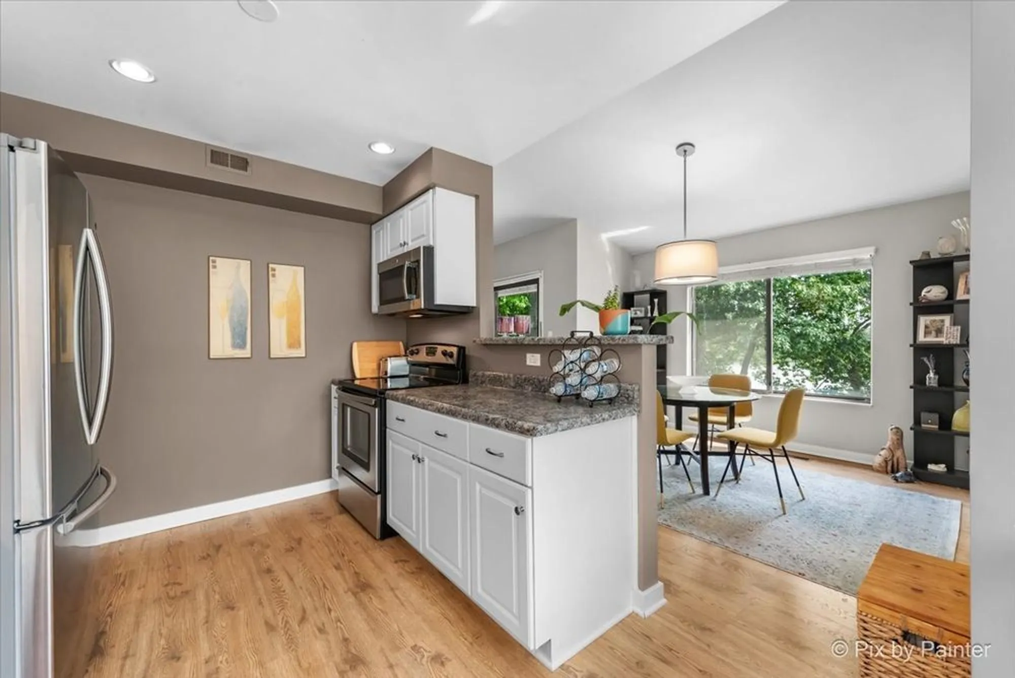 Property Slideshow image 16 of 39 | 209 shoreline rd b, Lake Barrington, IL, 60010