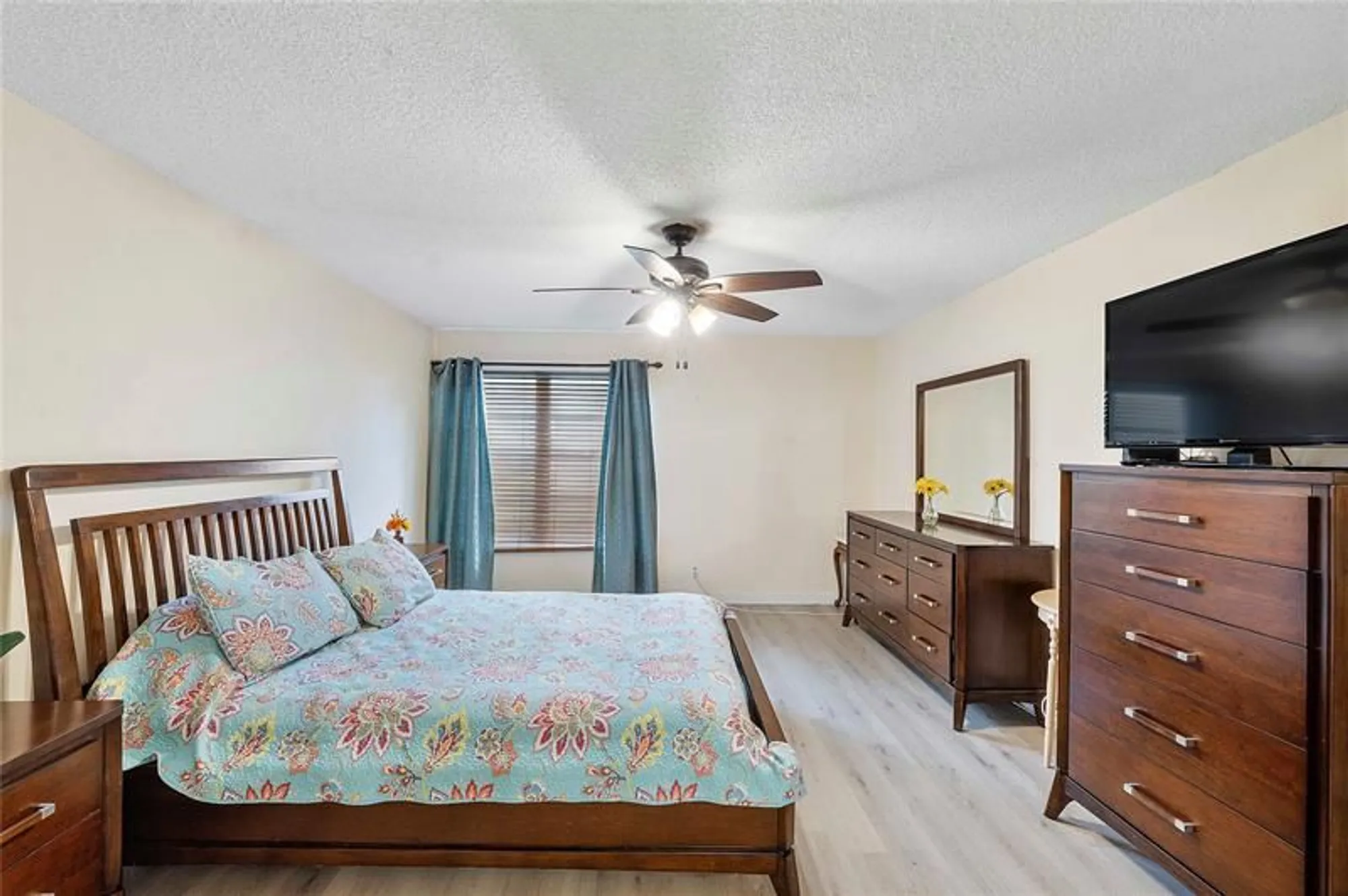 Property Slideshow image 14 of 31 | 3776 inverrary blvd, Lauderhill, FL, 33319