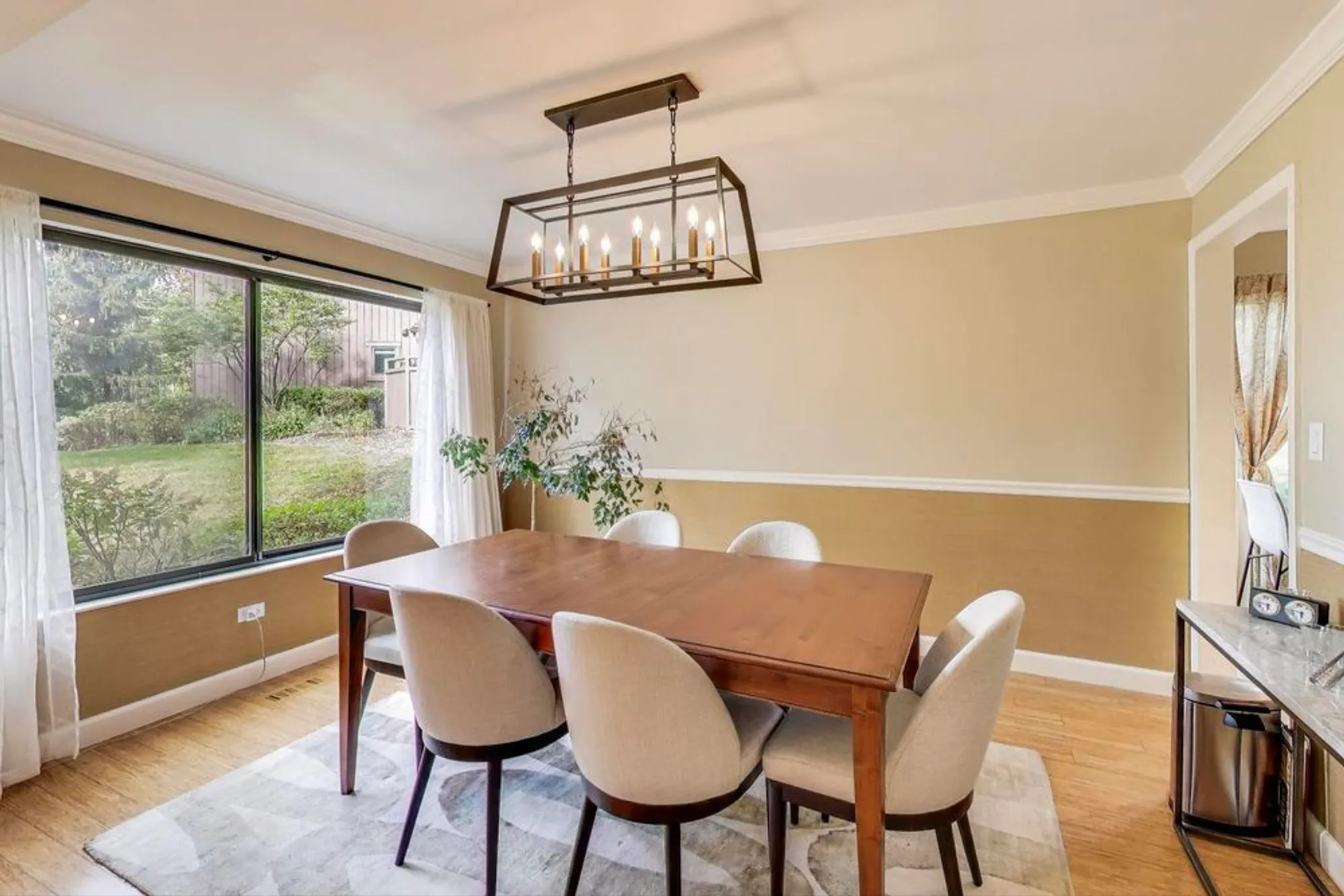 Property Slideshow image 3 of 24 | 220 thornhill ln d, Lake Barrington, IL, 60010