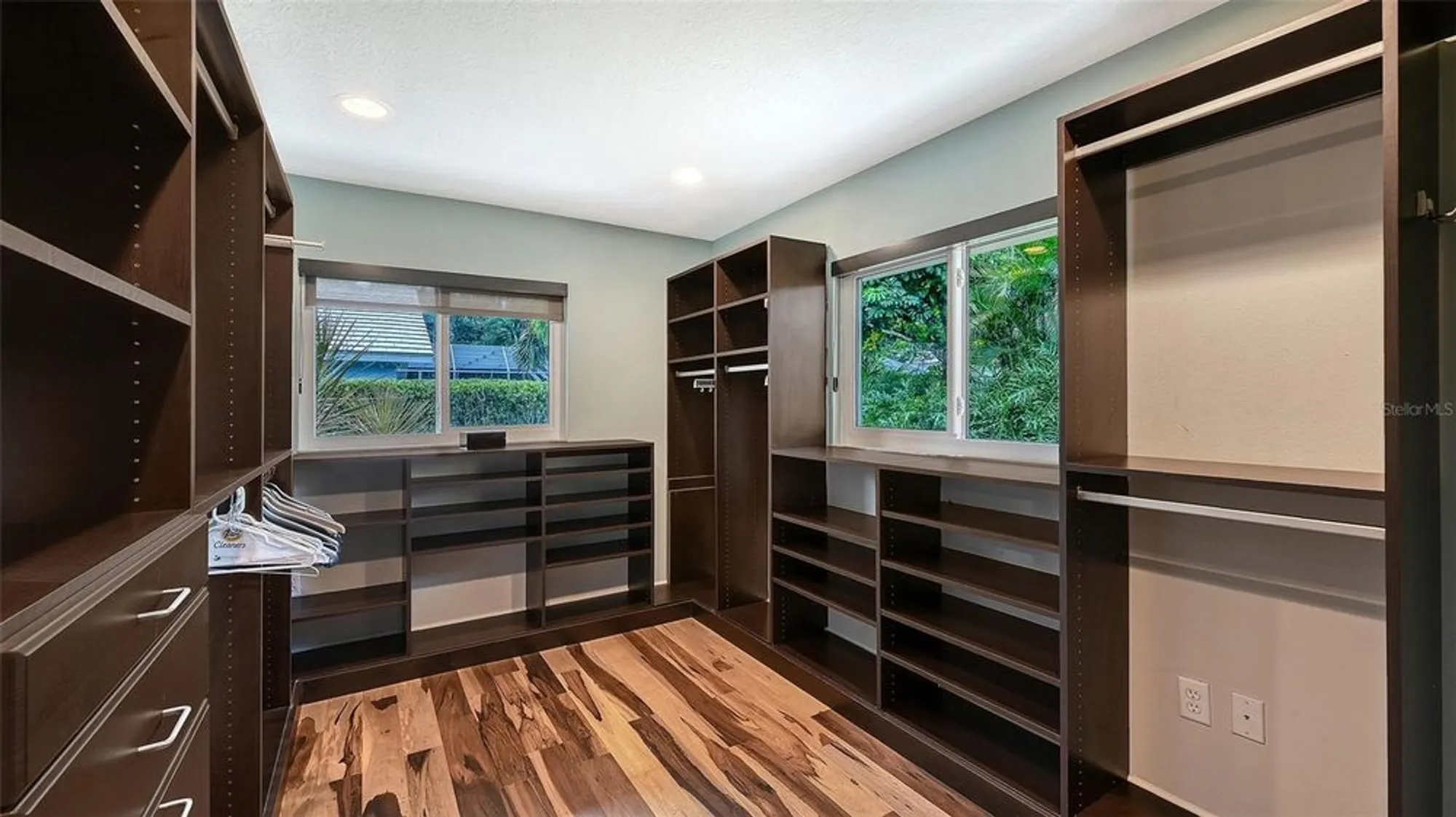 Property Slideshow image 20 of 64 | 8010 conservatory dr, Sarasota, FL, 34243