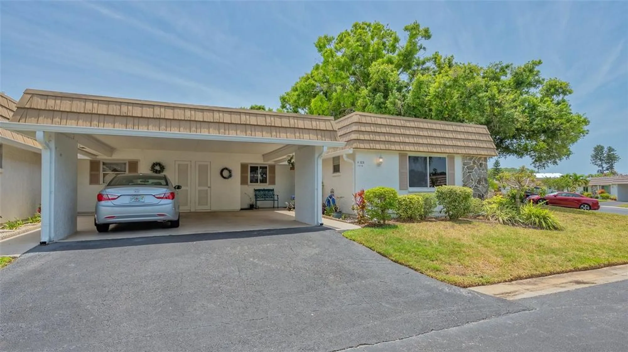 Property Slideshow image 8 of 86 | 2016 riverbluff pkwy v328, Sarasota, FL, 34231