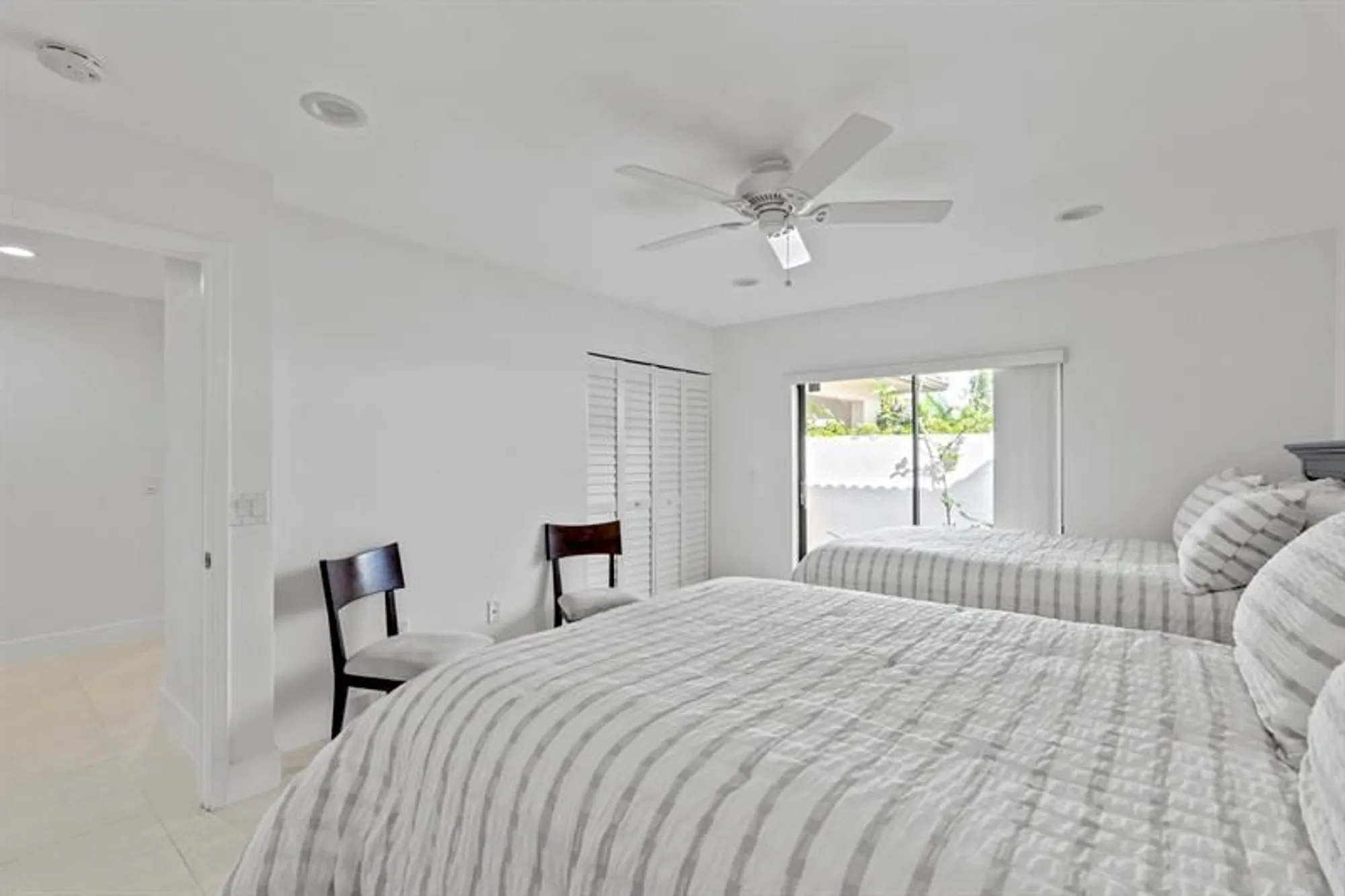 Property Slideshow image 18 of 48 | 8020 eastlake dr # 11a, Boca Raton, FL, 33433