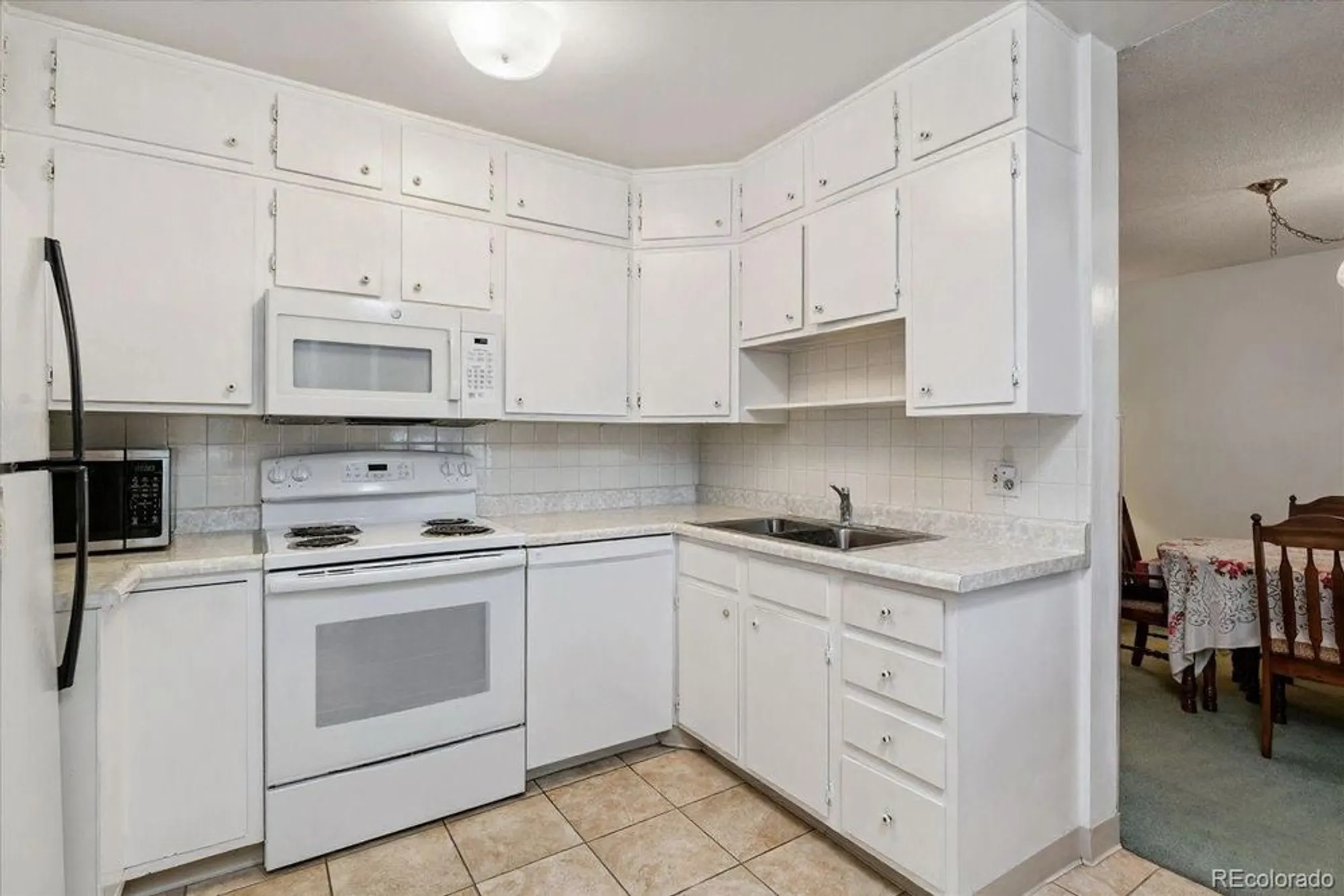Property Slideshow image 2 of 31 | 680 s alton way 9b, Denver, CO, 80247