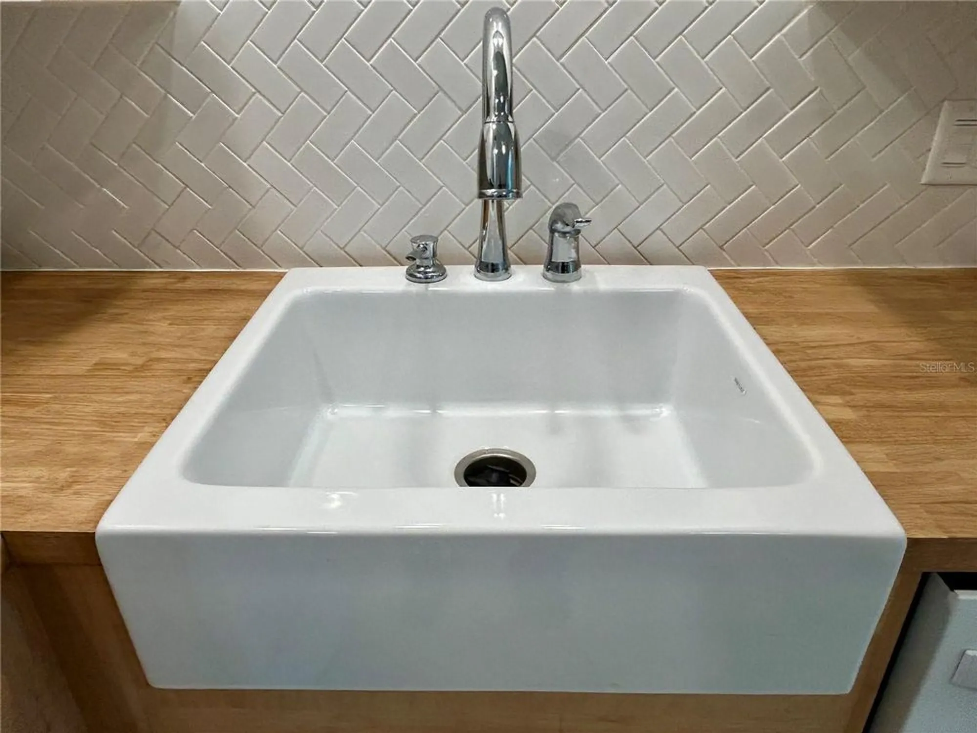 Property Slideshow image 12 of 51 | 2461 rhodesian dr apt 45, Clearwater, FL, 33763