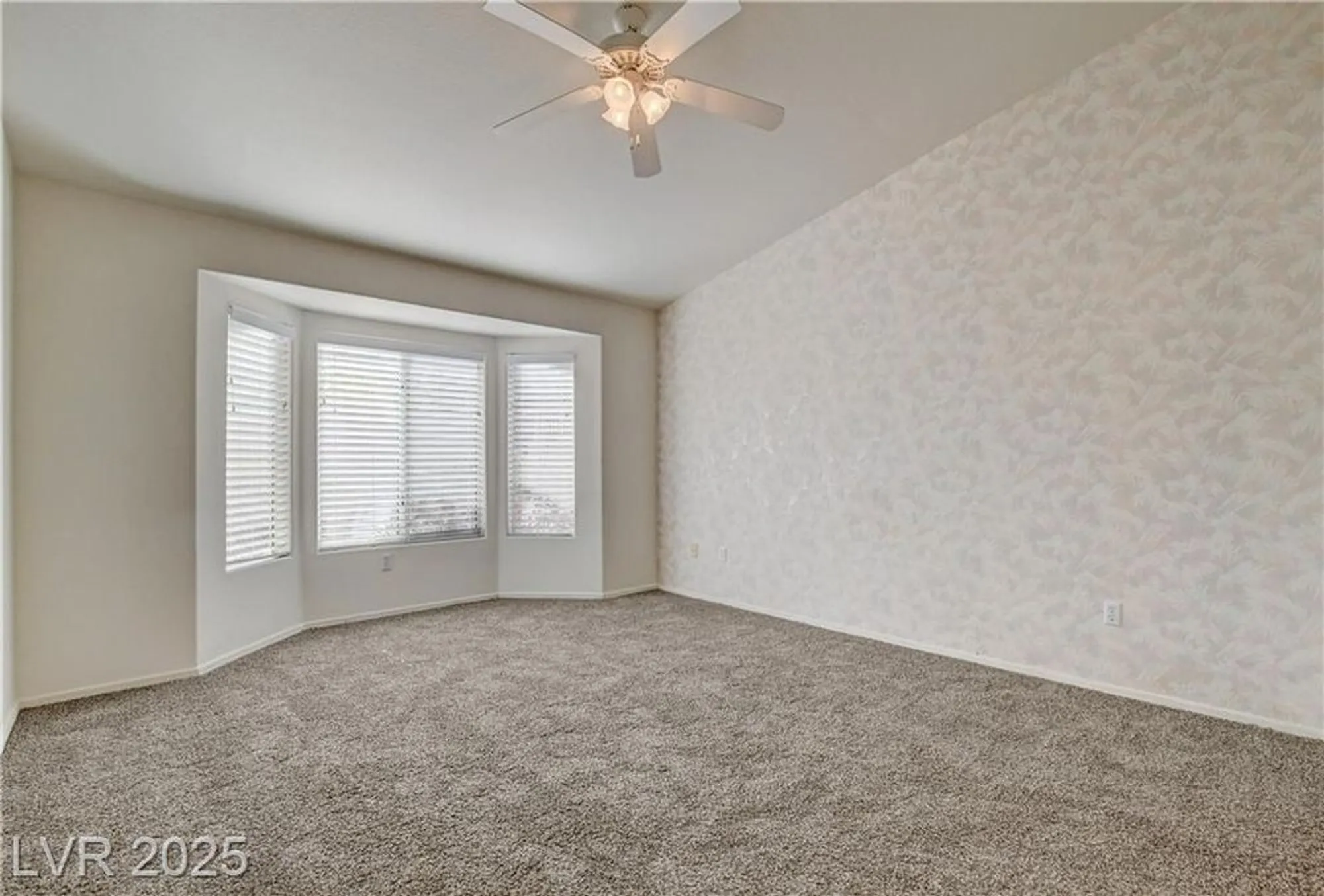 Property Slideshow image 26 of 71 | 10113 cresent creek dr, Las Vegas, NV, 89134