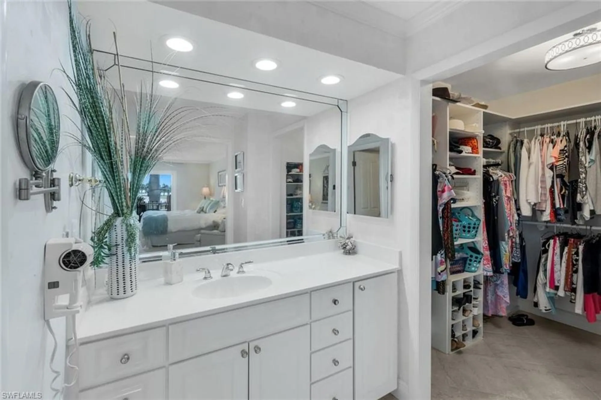 Property Slideshow image 20 of 45 | 3399 gulf shore blvd 203, Naples, FL, 34103