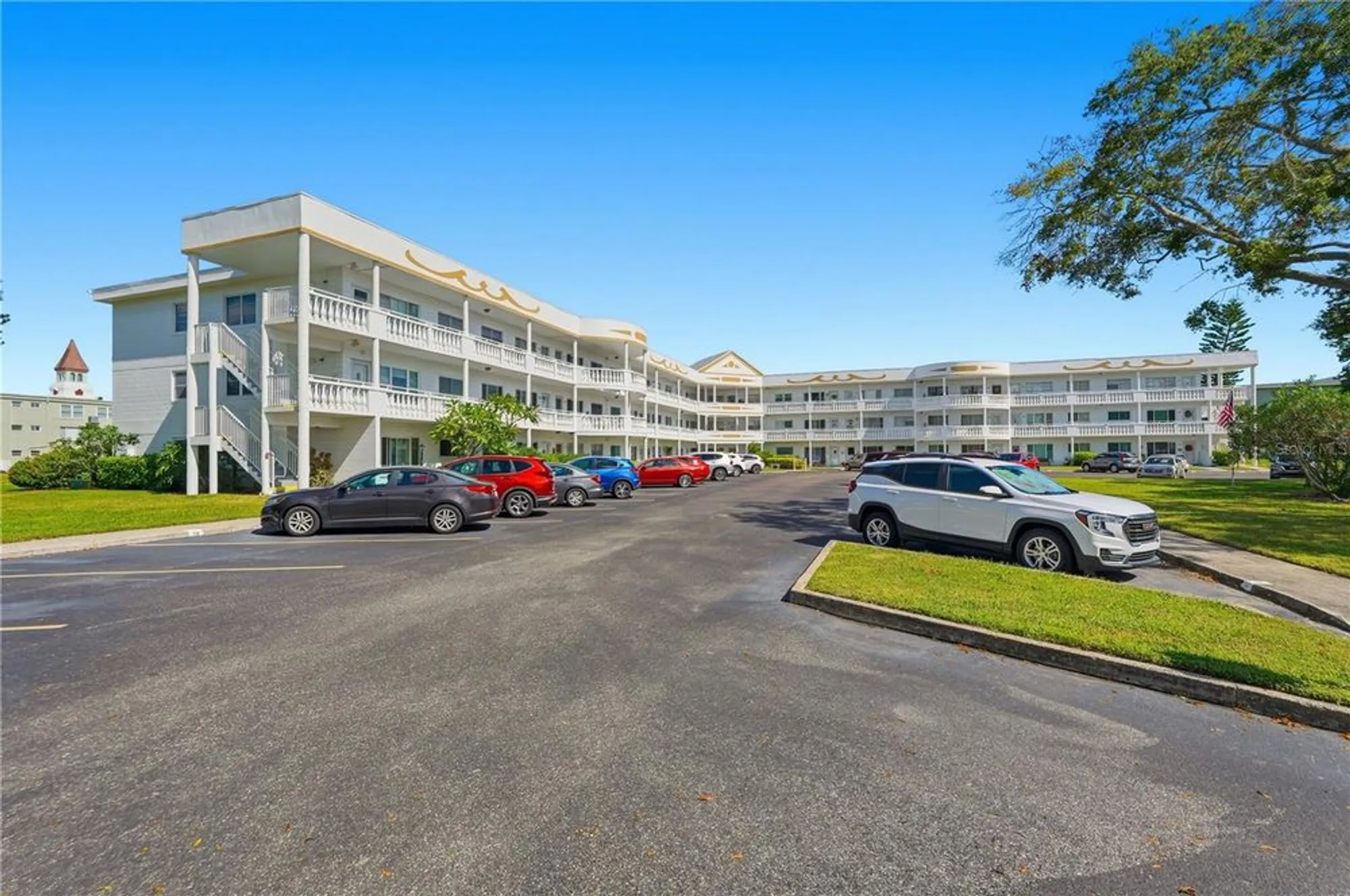 Property Slideshow image 1 of 22 | 2428 columbia dr 54, Clearwater, FL, 33763