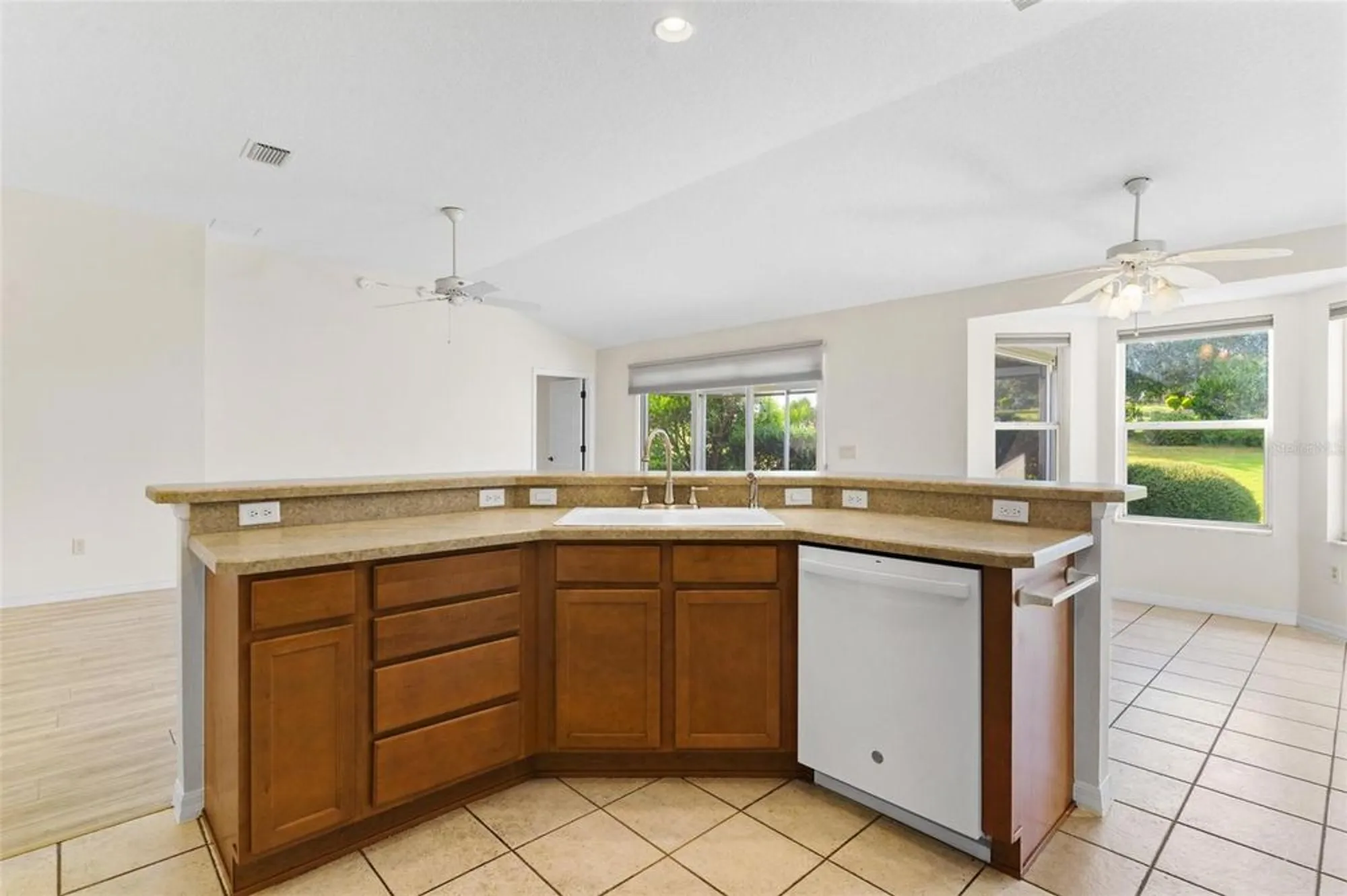 Property Slideshow image 11 of 44 | 471 gaskin ln, The Villages, FL, 32162