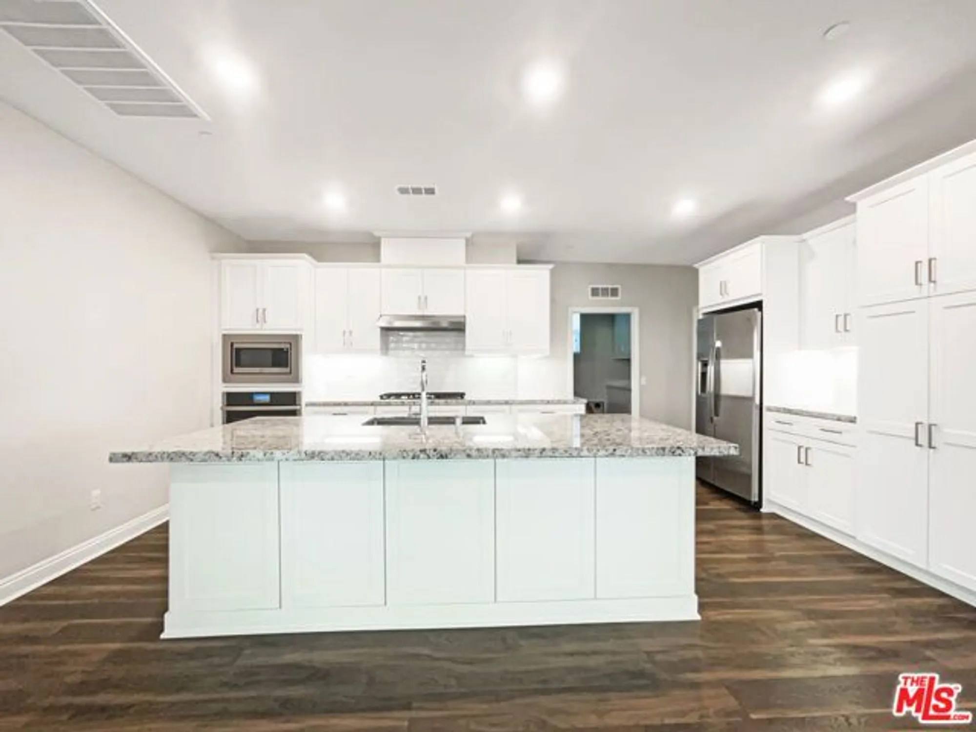 Property Slideshow image 6 of 30 | 20543 martingale pl, Santa Clarita, CA, 91350