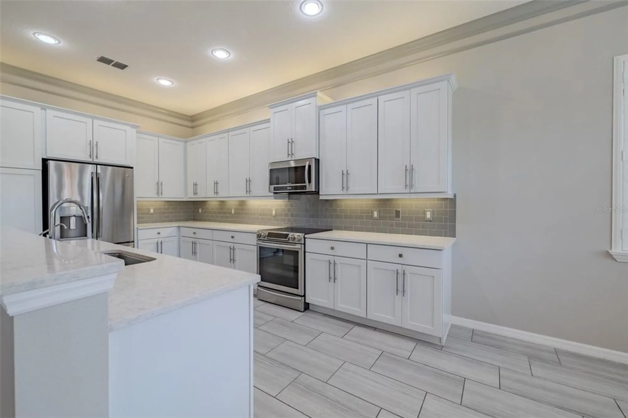 Property Slideshow image 37 of 100 | 16106 cedar key dr, Wimauma, FL, 33598