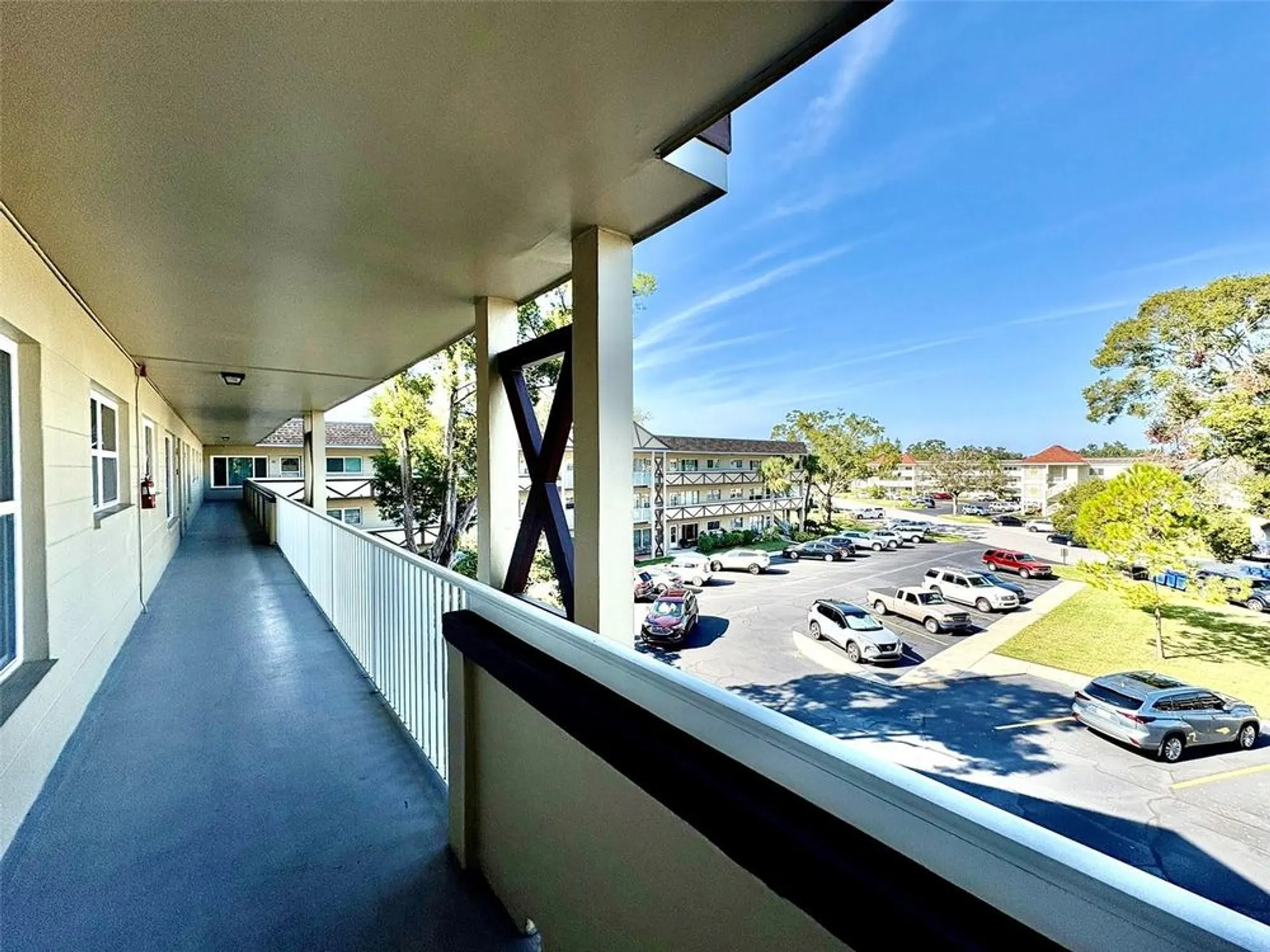 Property Slideshow image 4 of 55 | 2463 brazilia dr 53, Clearwater, FL, 33763