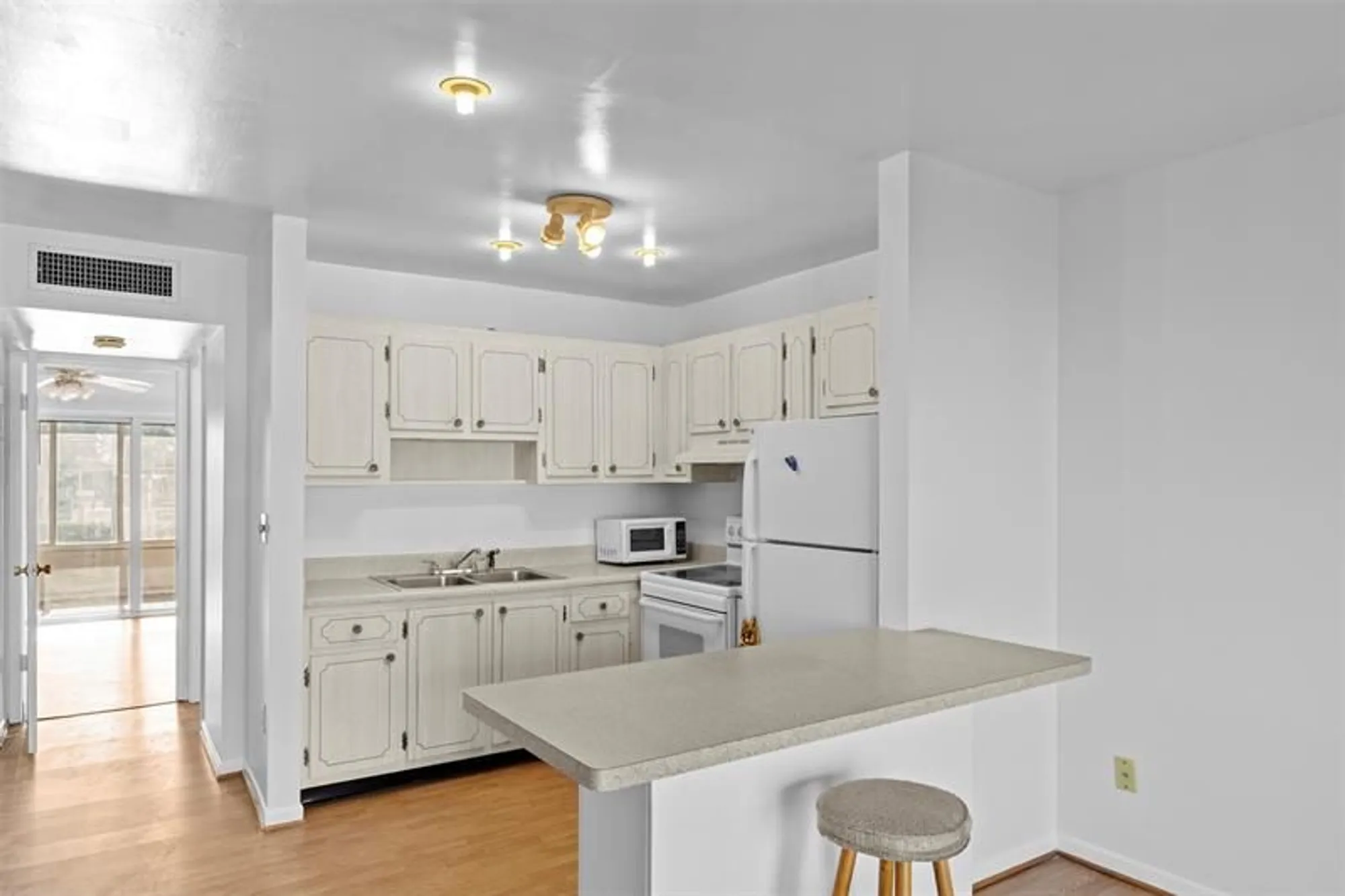 Property Slideshow image 6 of 22 | 90 south blvd 2c, Boynton Beach, FL, 33435