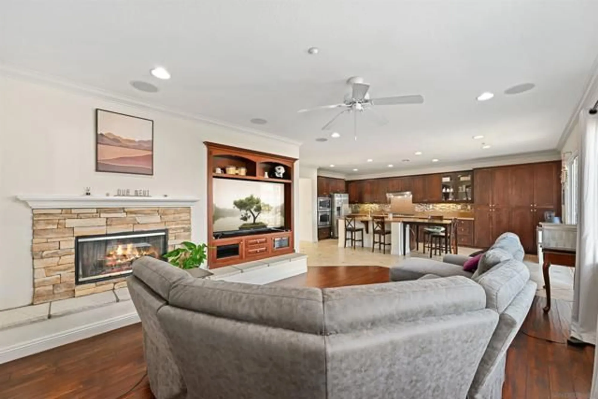 Property Slideshow image 2 of 34 | 10562 aspen gln, Escondido, CA, 92026