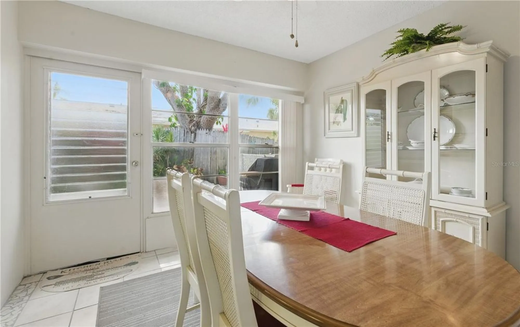 Property Slideshow image 12 of 36 | 858 cambridge ct # 858, Dunedin, FL, 34698