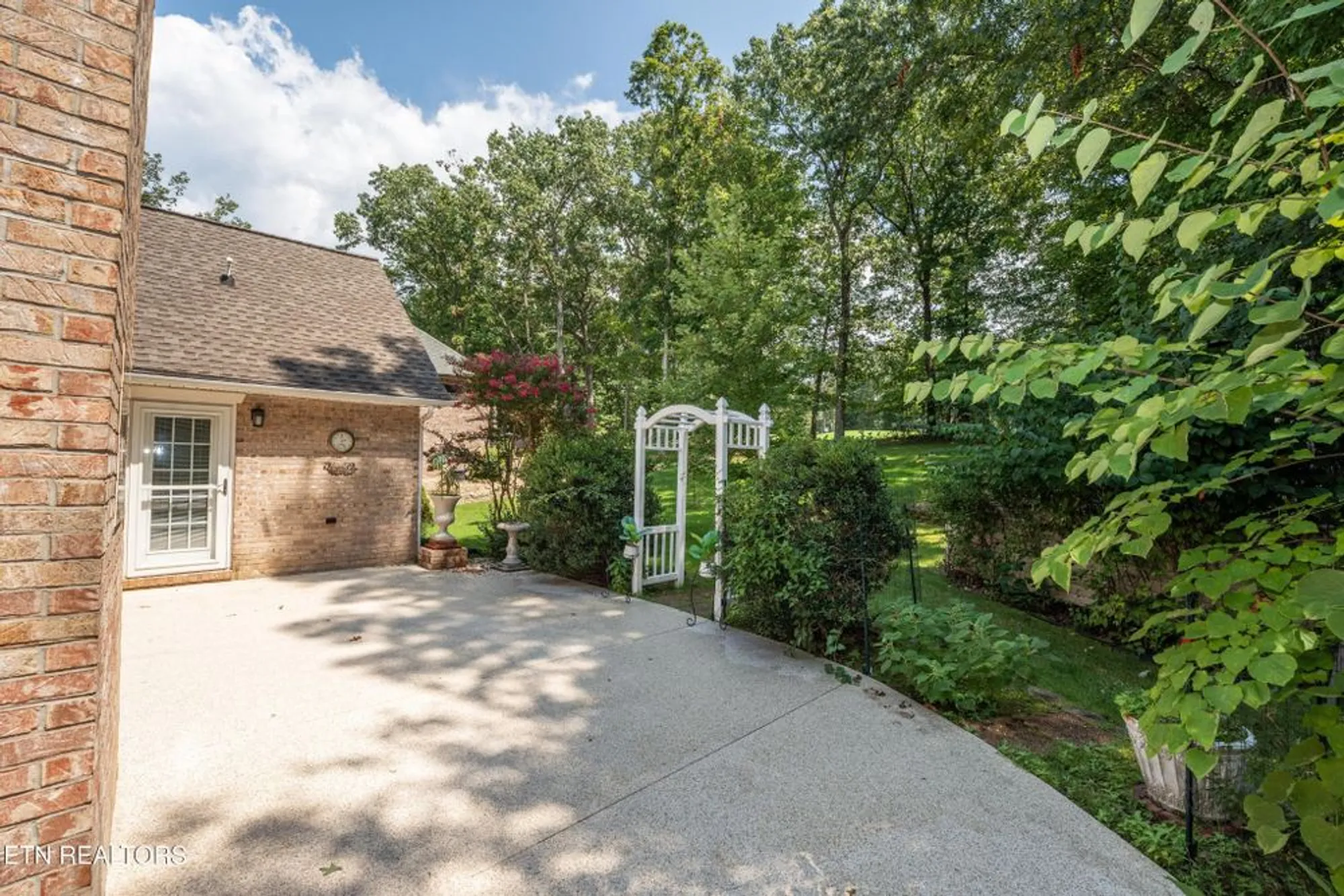 Property Slideshow image 43 of 48 | 31 oakcrest ct, Crossville, TN, 38558