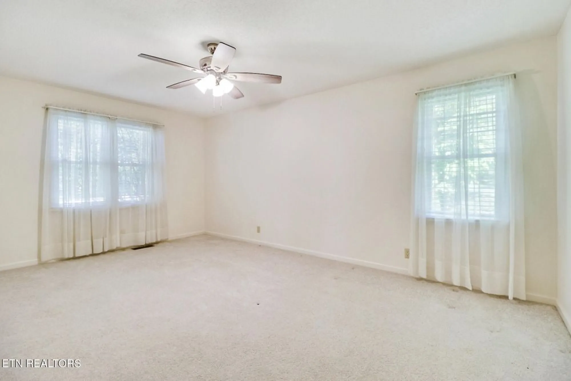 Property Slideshow image 34 of 55 | 11 kingsboro ln, Crossville, TN, 38558