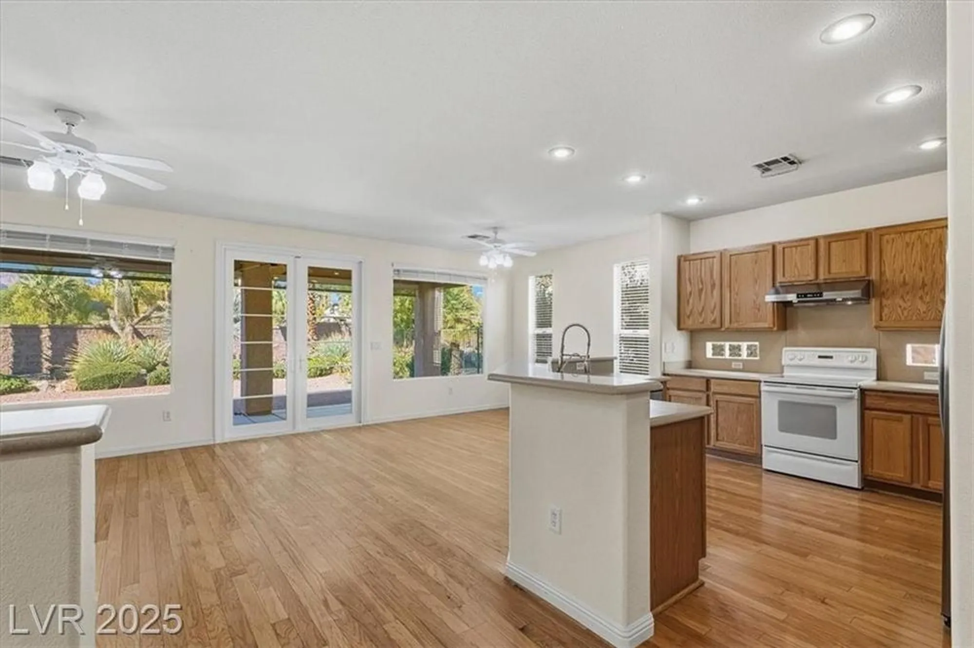 Property Slideshow image 5 of 45 | 4639 denaro dr, Las Vegas, NV, 89135