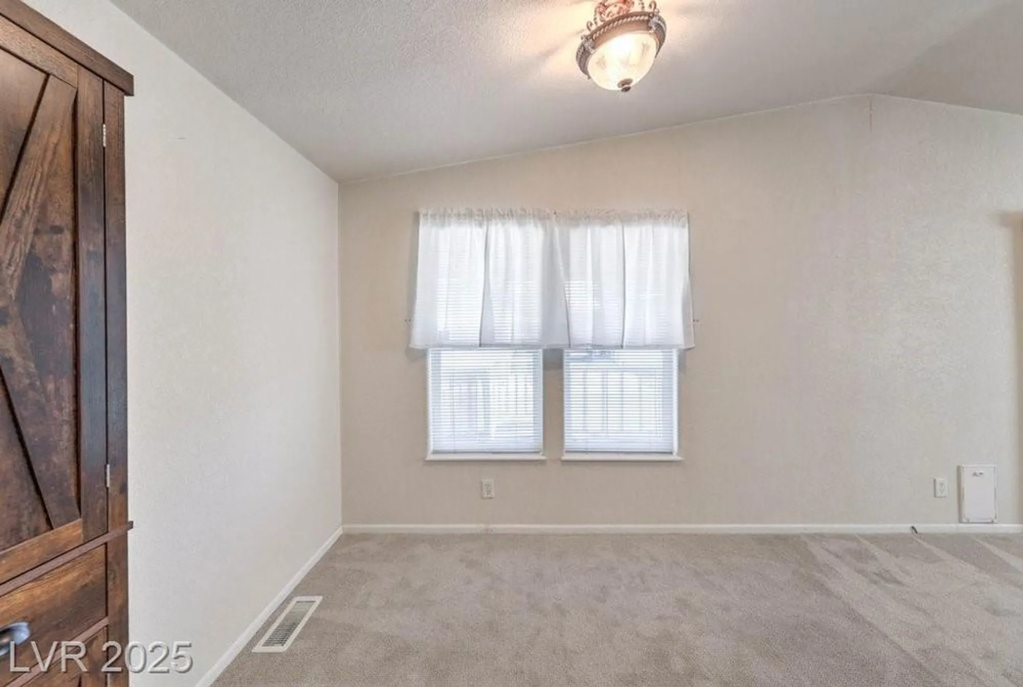 Property Slideshow image 22 of 44 | 581 montecito dr, Pahrump, NV, 89048