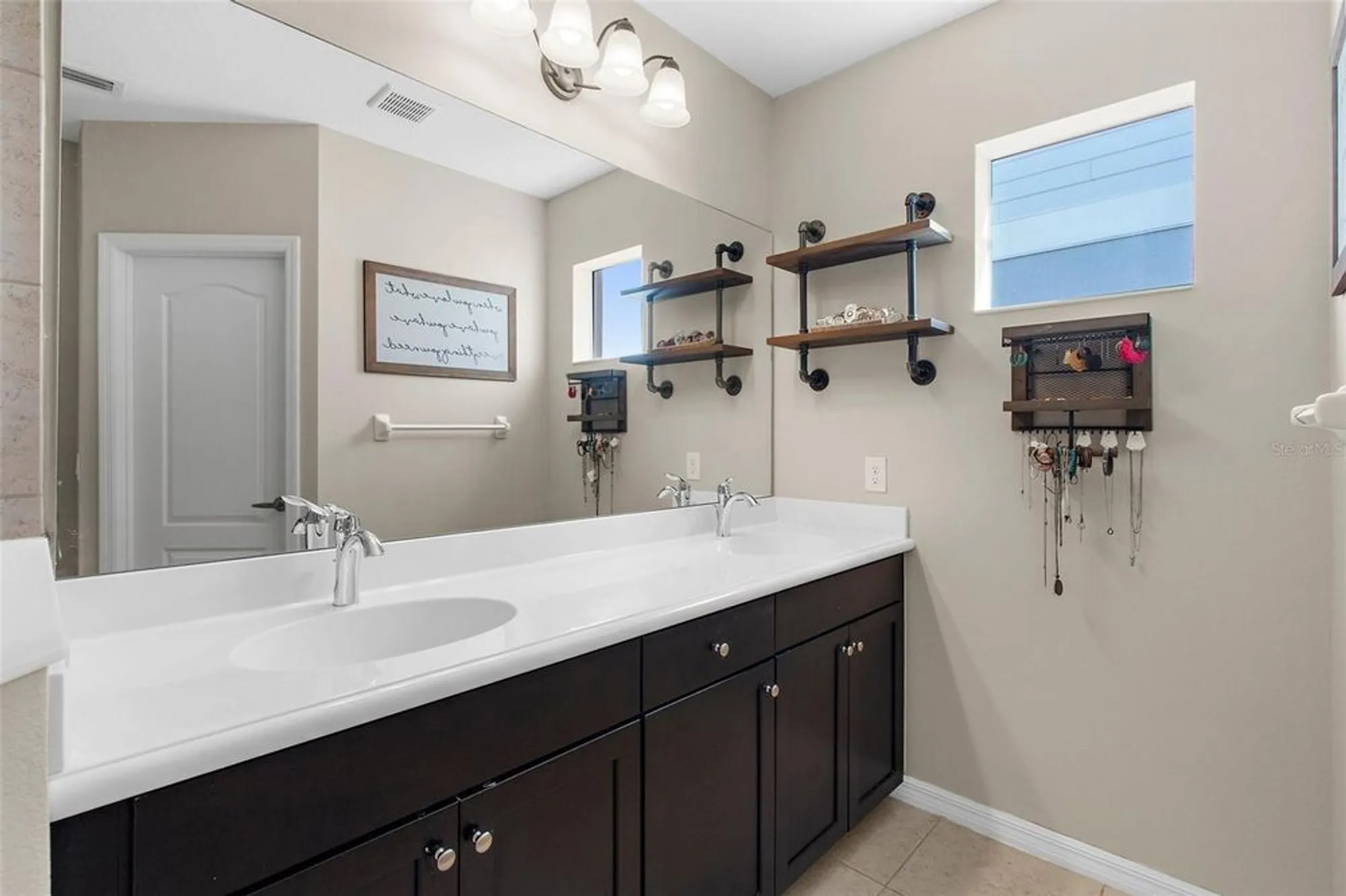 Property Slideshow image 20 of 50 | 12520 shimmering oak cir, Venice, FL, 34293