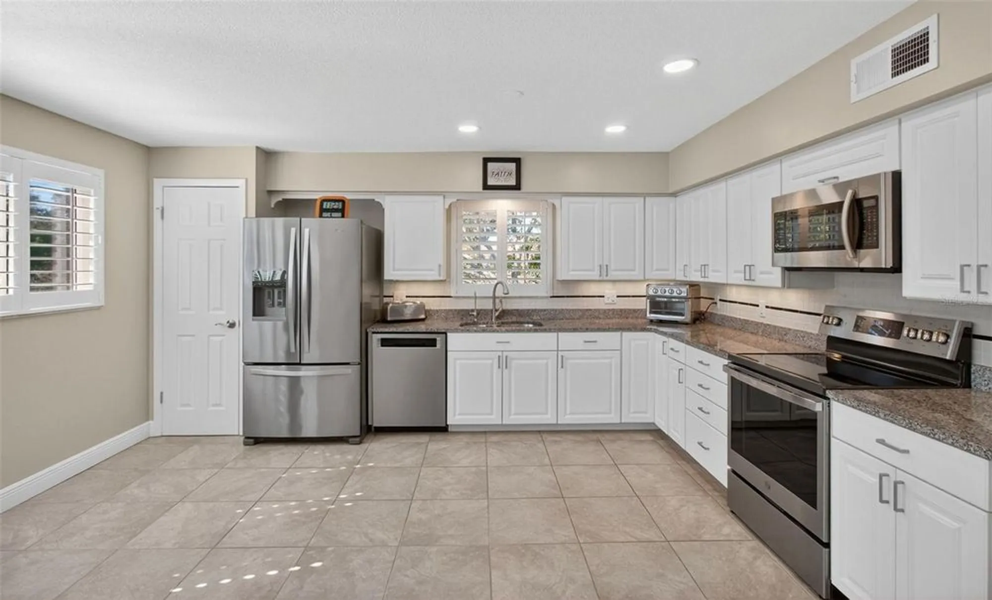 Property Slideshow image 13 of 59 | 2170 americus blvd n apt 70, Clearwater, FL, 33763