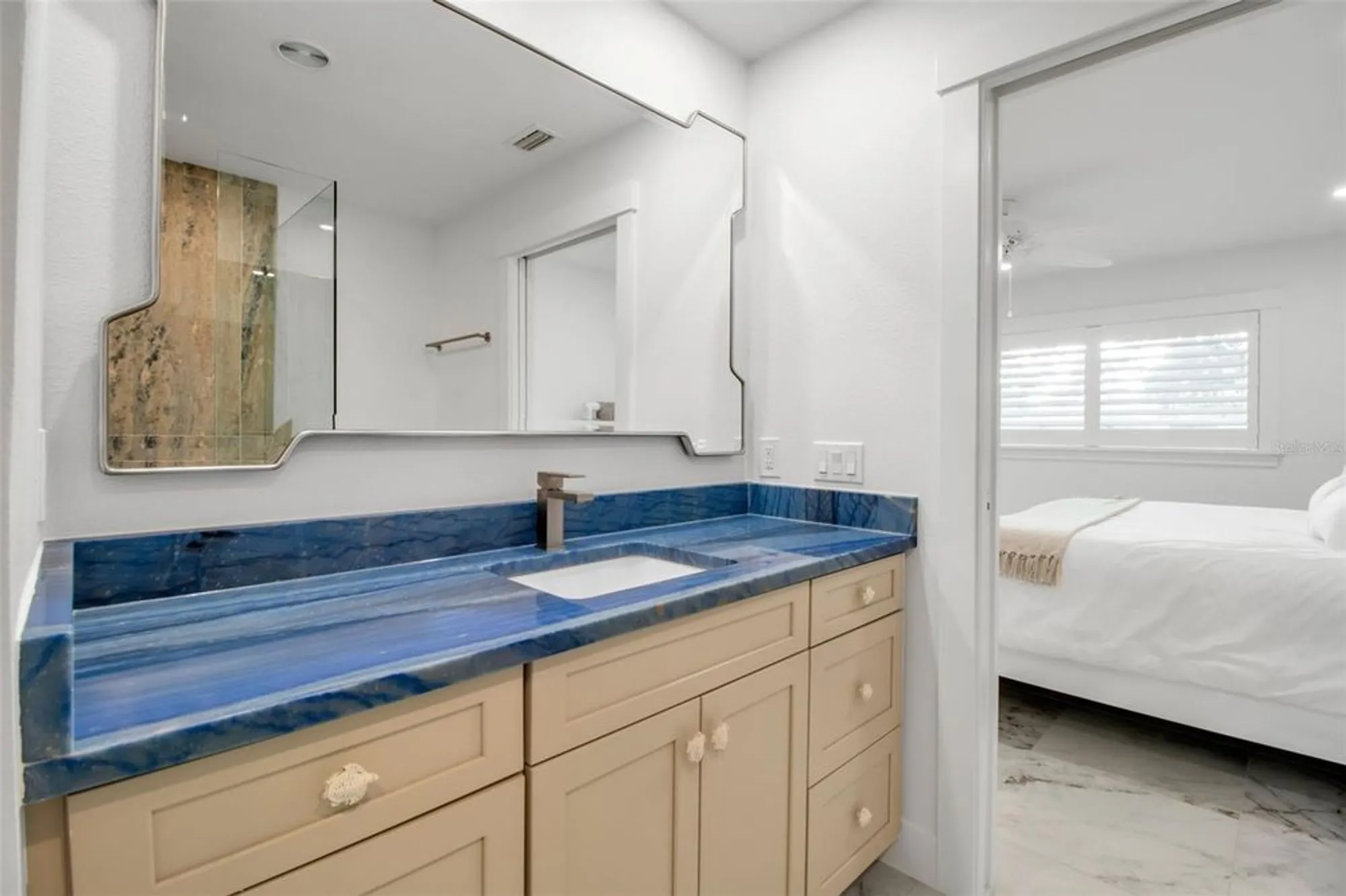 Property Slideshow image 21 of 39 | 602 fair winds dr # 602, Nokomis, FL, 34275