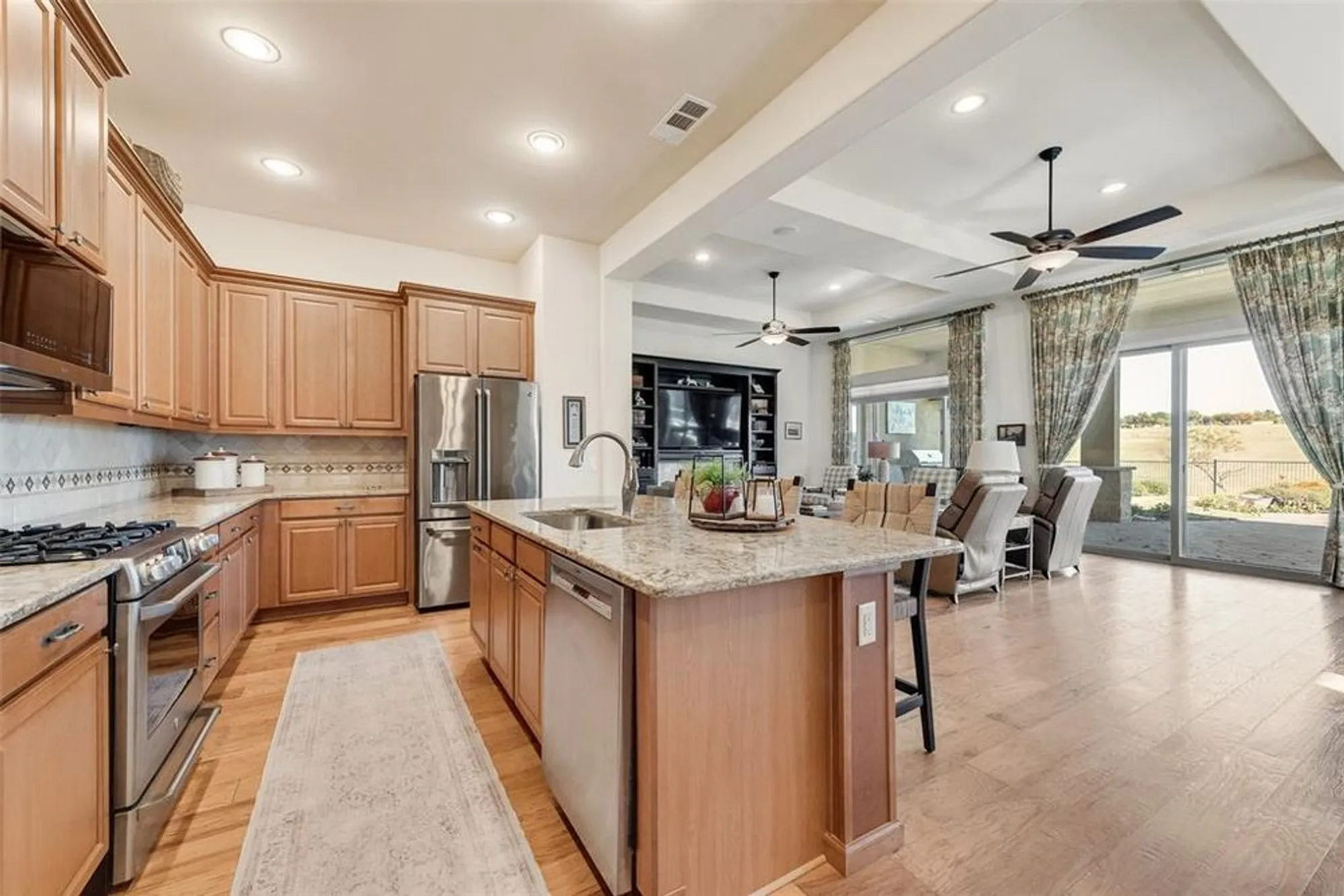 Property Slideshow image 9 of 32 | 11532 southerland dr, Denton, TX, 76207