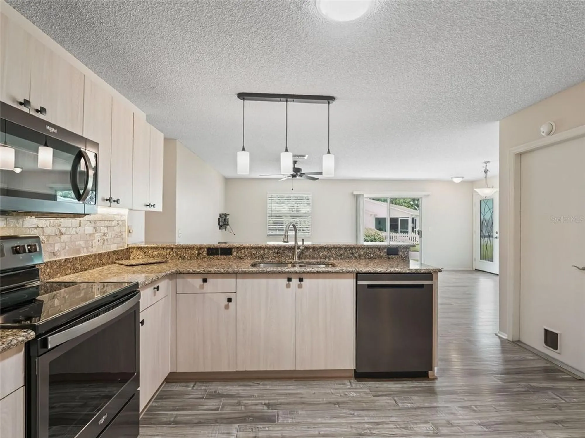 Property Slideshow image 15 of 25 | 220 estrada pl, The Villages, FL, 32159