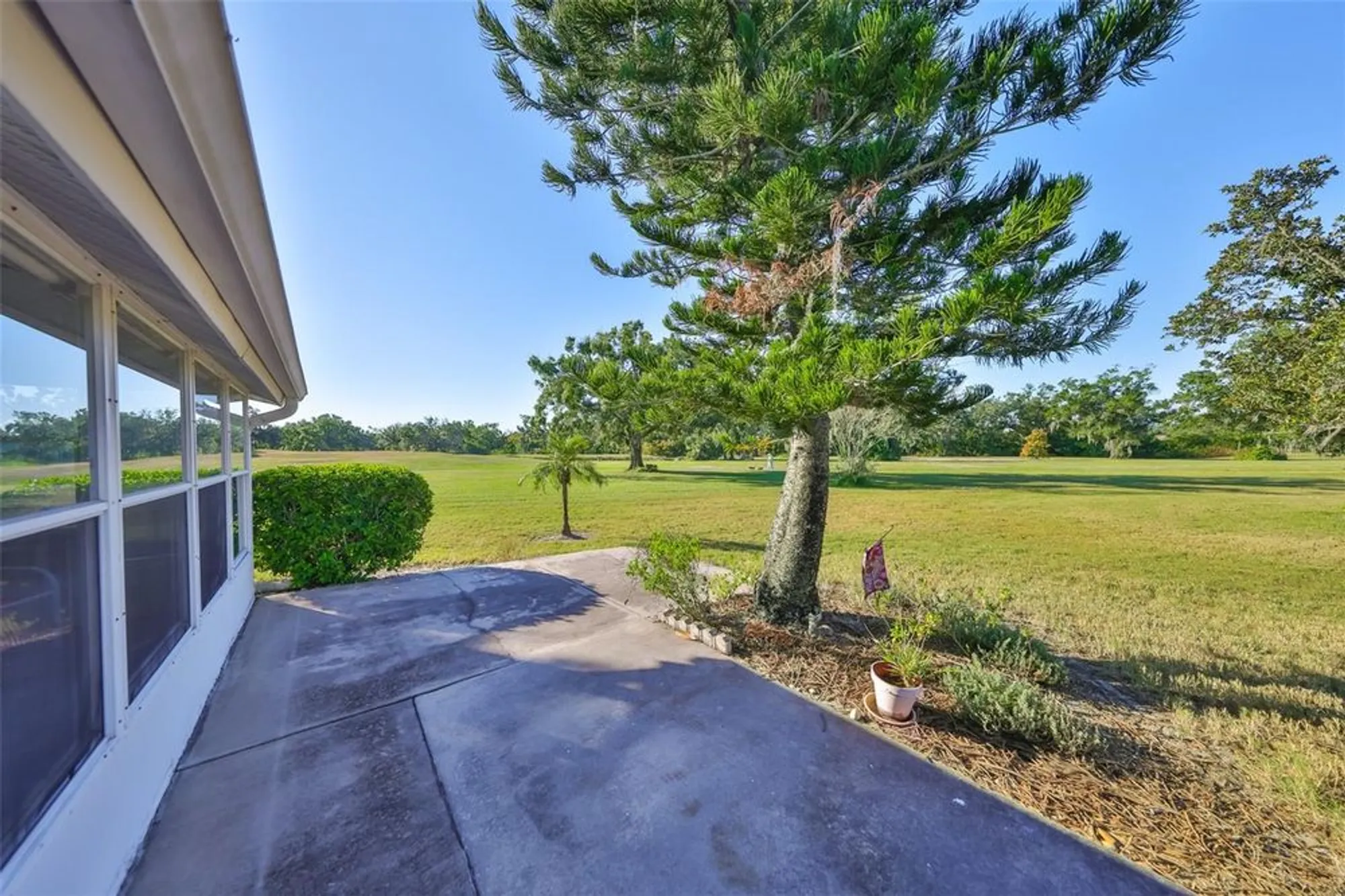 Property Slideshow image 5 of 51 | 2202 clubhouse dr 180, Sun City Center, FL, 33573