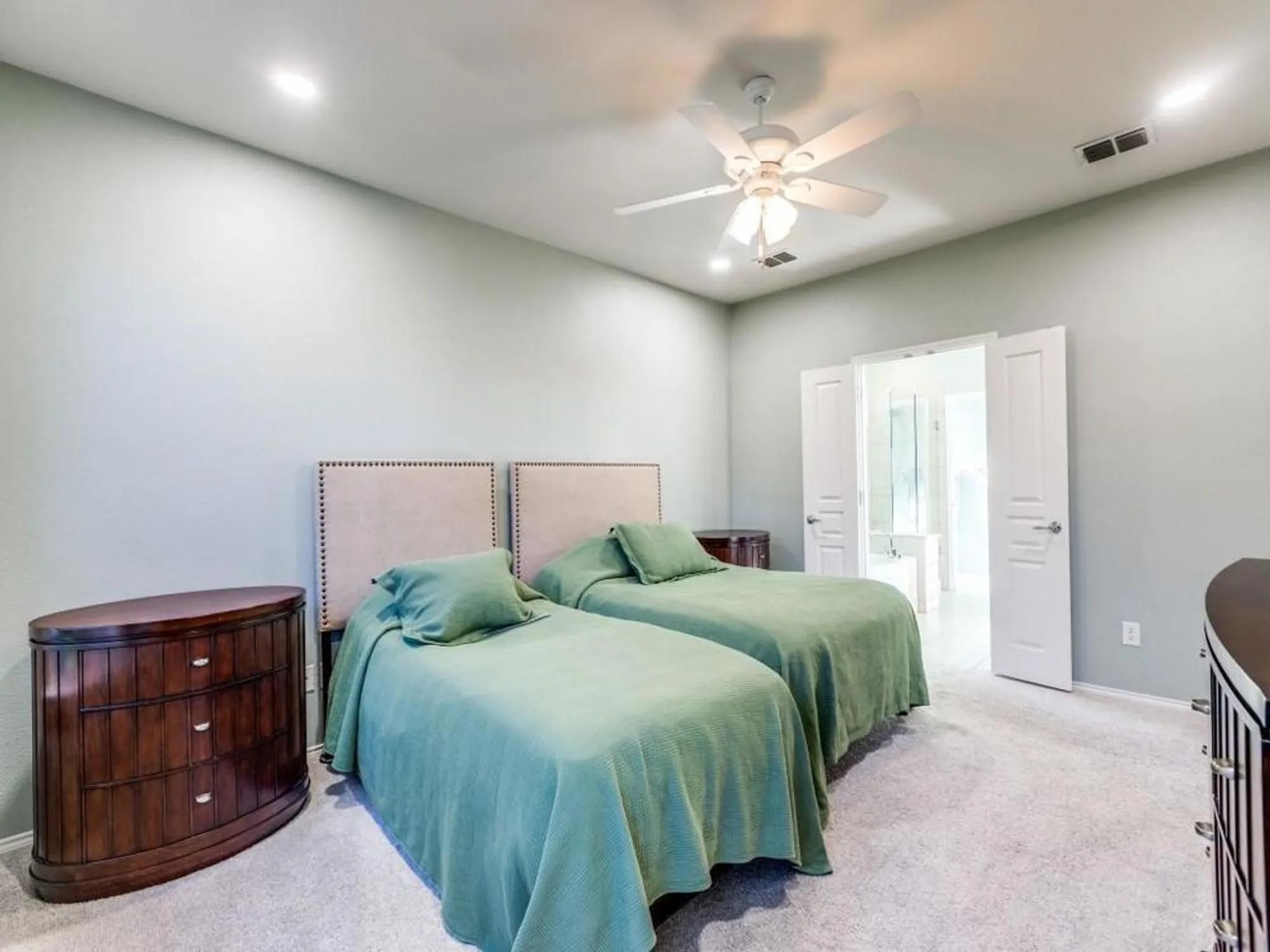 Property Slideshow image 18 of 37 | 7404 pasatiempo dr, Frisco, TX, 75036