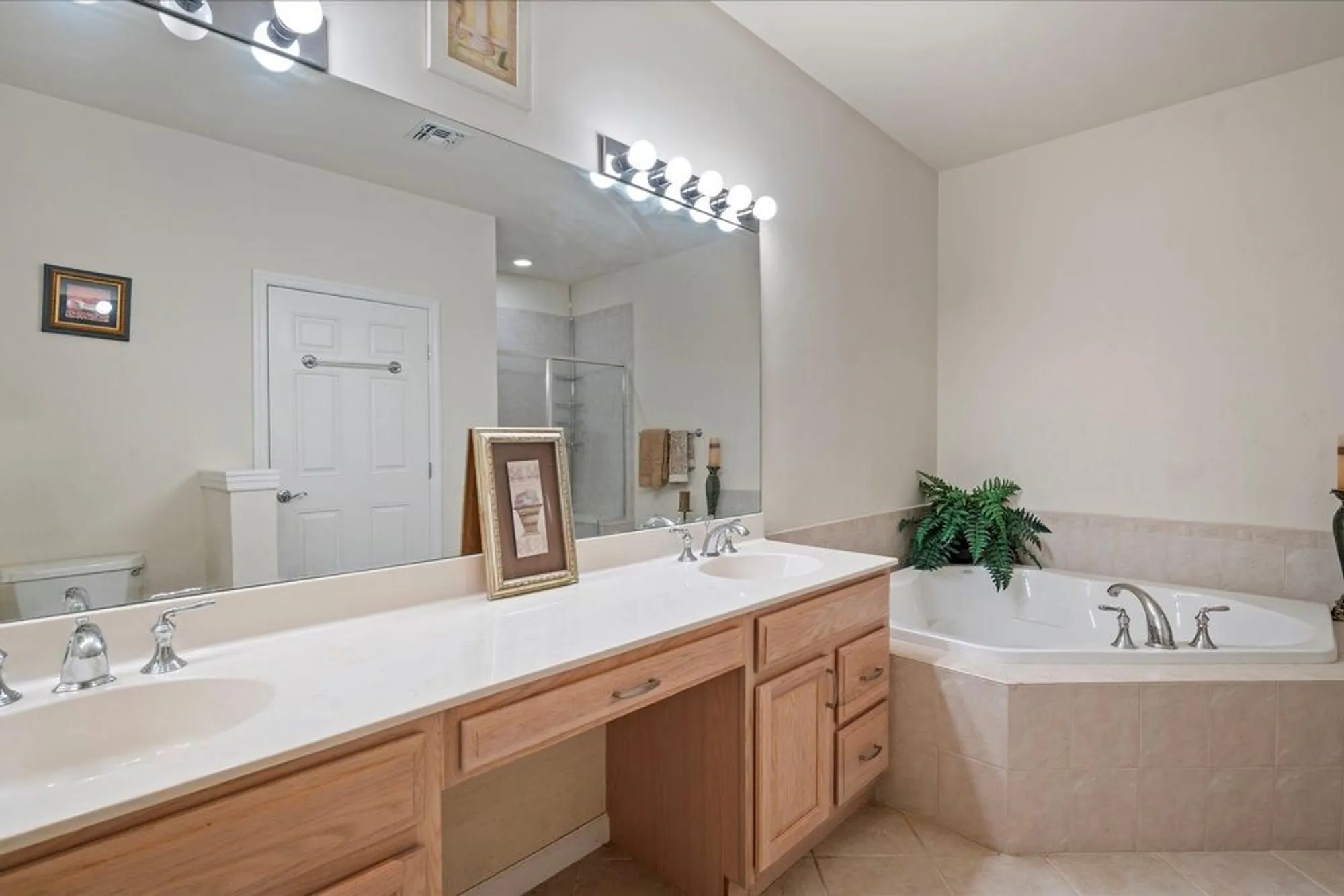 Property Slideshow image 13 of 24 | 226 sonata ct, Eastport, NY, 11941