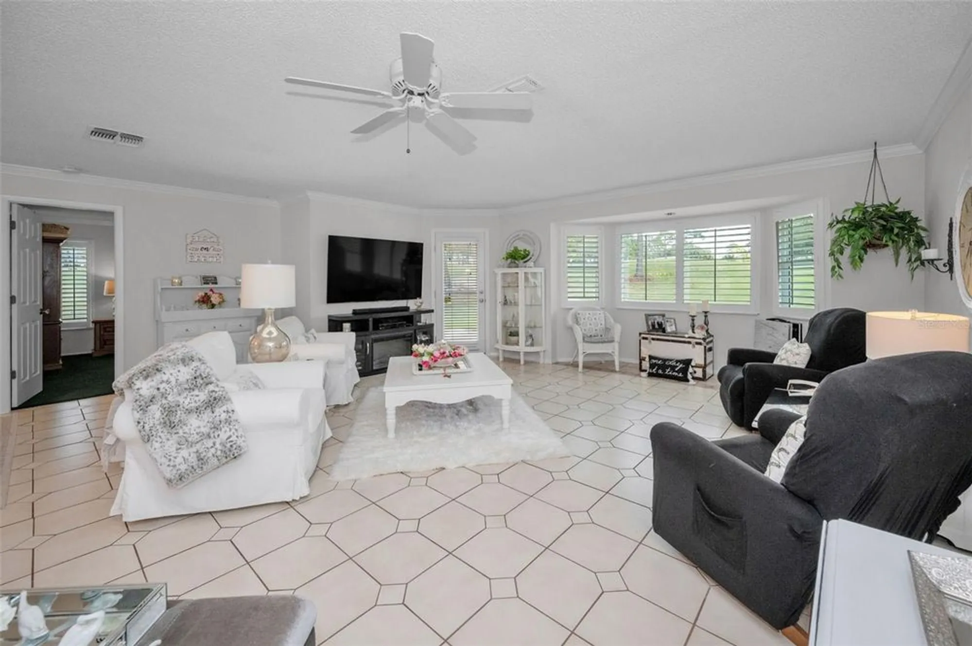 Property Slideshow image 11 of 58 | 1199 woodfield ct, Palm Harbor, FL, 34684