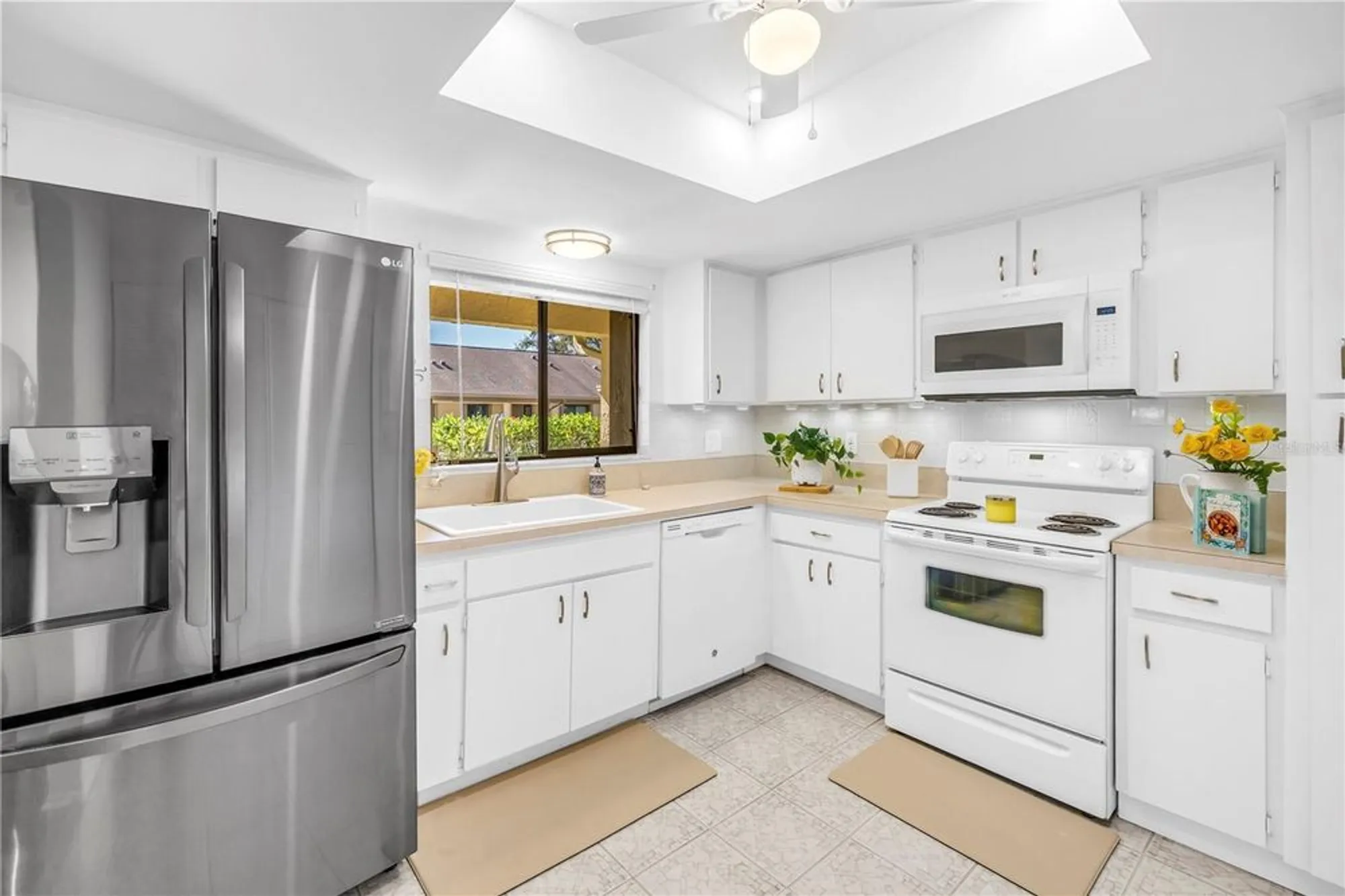 Property Slideshow image 5 of 52 | 2585 bay berry dr 43d, Clearwater, FL, 33763