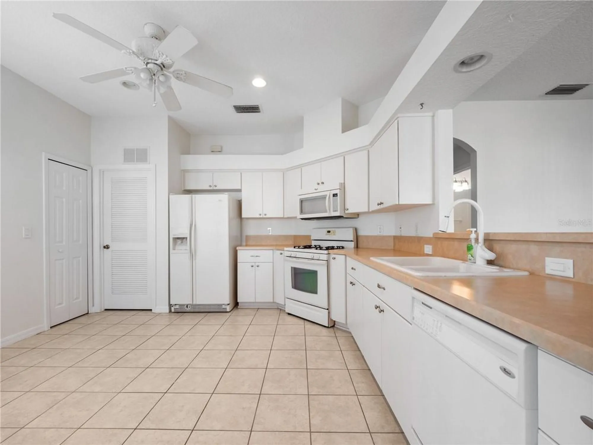 Property Slideshow image 10 of 77 | 20505 queen alexandra dr, Leesburg, FL, 34748