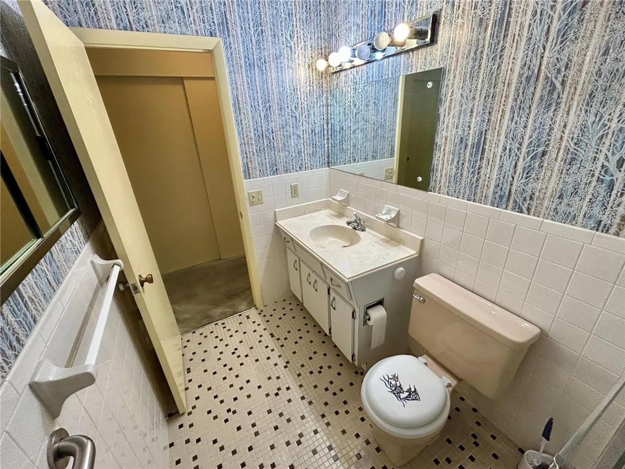 Property Slideshow image 28 of 57 | 2350 haitian dr 60, Clearwater, FL, 33763