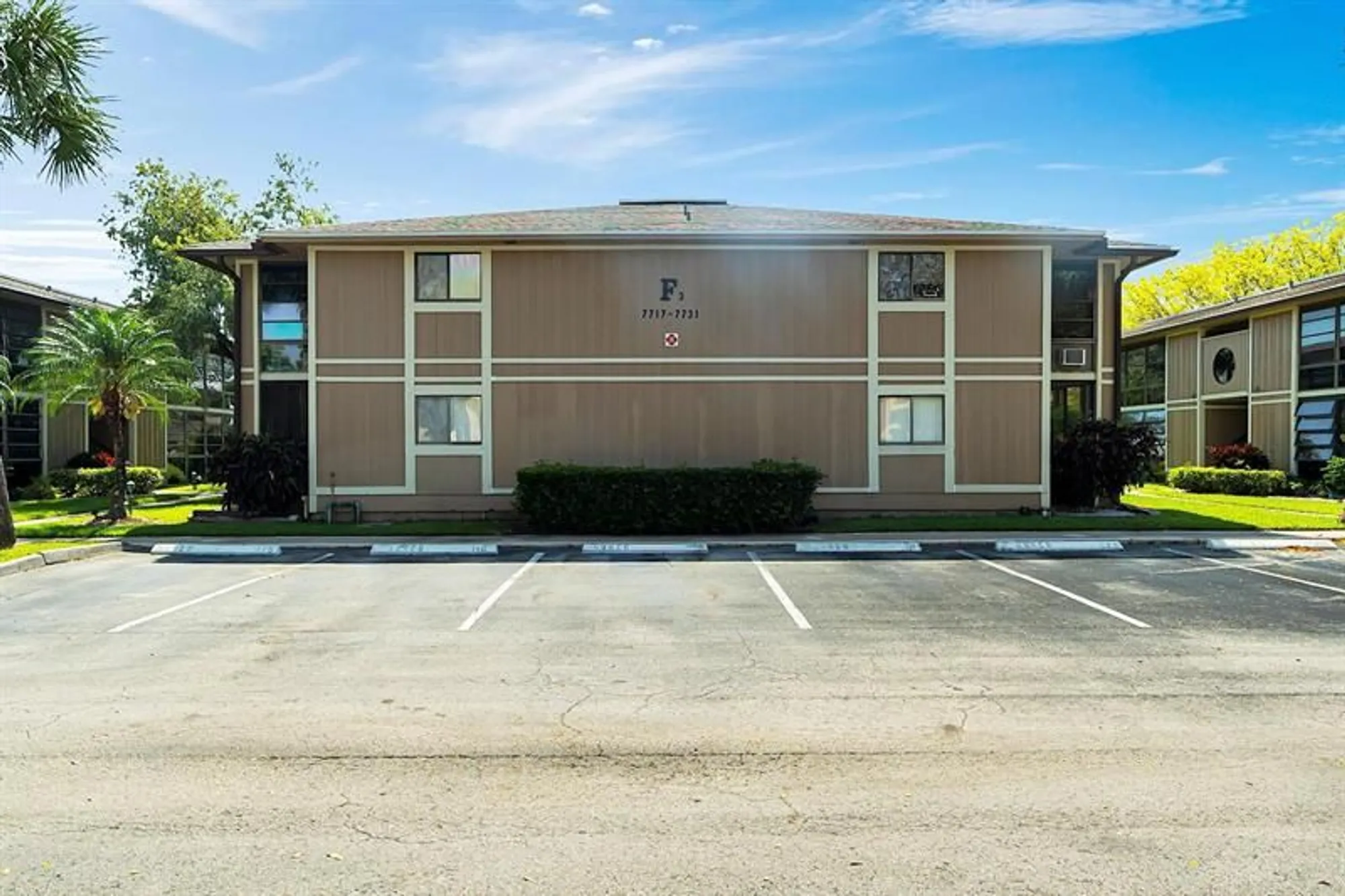 Property Slideshow image 3 of 34 | 7717 ashmont cr 109, Tamarac, FL, 33321