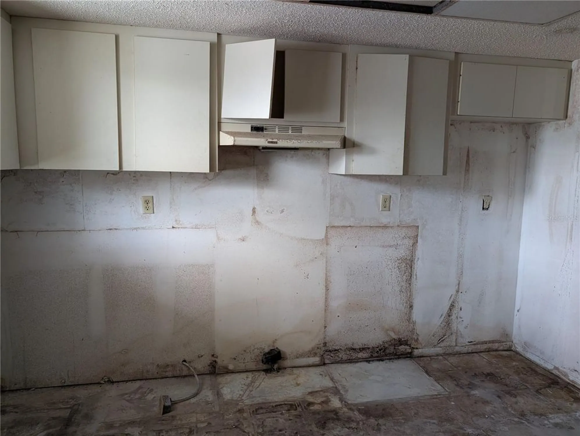 Property Slideshow image 4 of 18 | 3074 lake bayshore dr # o-120, Bradenton, FL, 34205