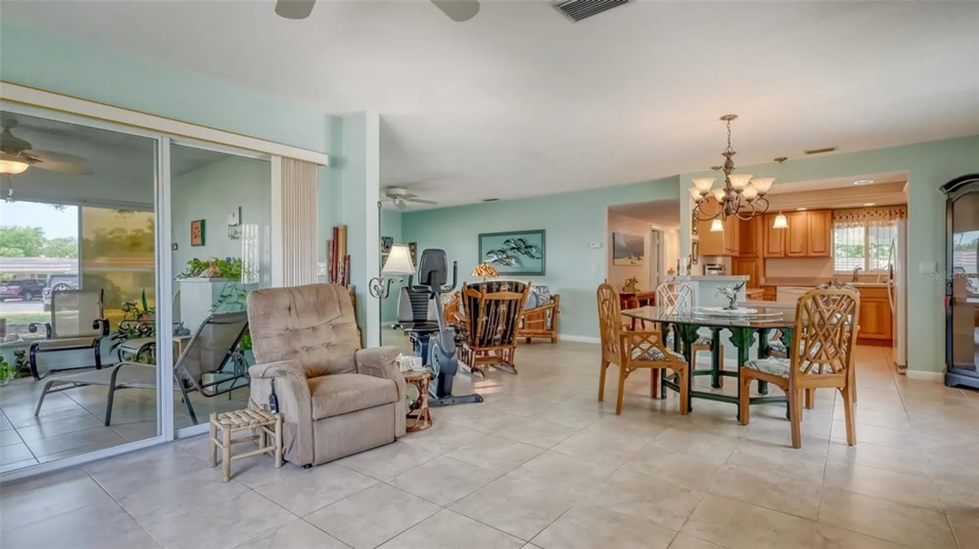 Property Slideshow image 18 of 86 | 2016 riverbluff pkwy v328, Sarasota, FL, 34231