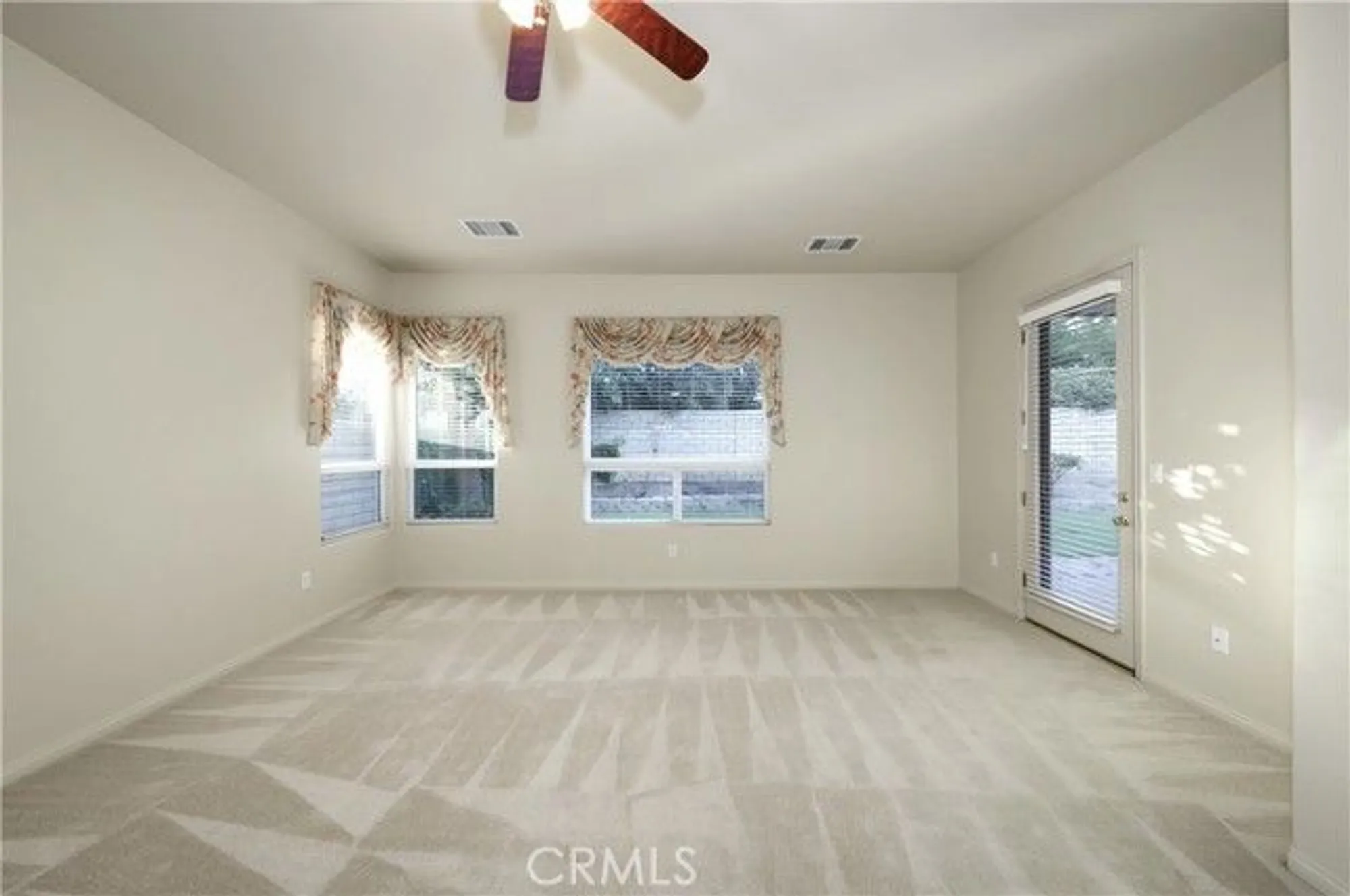 Property Slideshow image 14 of 34 | 10014 brigadoon rose st, Bakersfield, CA, 93311