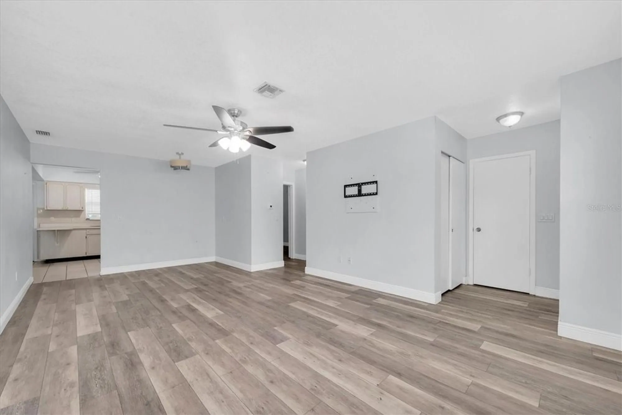 Property Slideshow image 2 of 27 | 8350 burgundy dr, Pinellas Park, FL, 33781