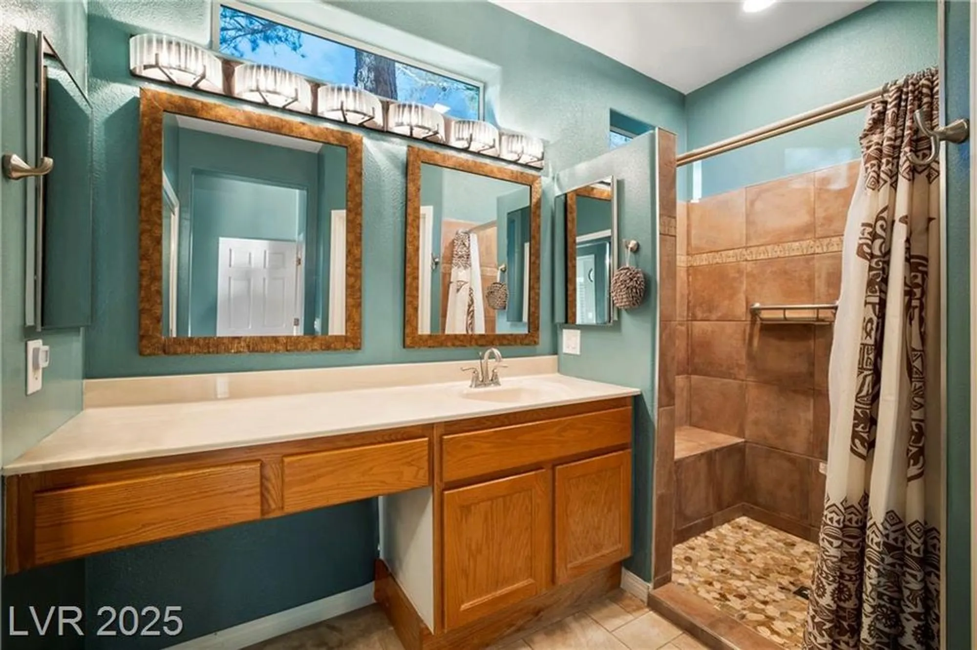 Property Slideshow image 11 of 24 | 2731 goldcreek st, Henderson, NV, 89052