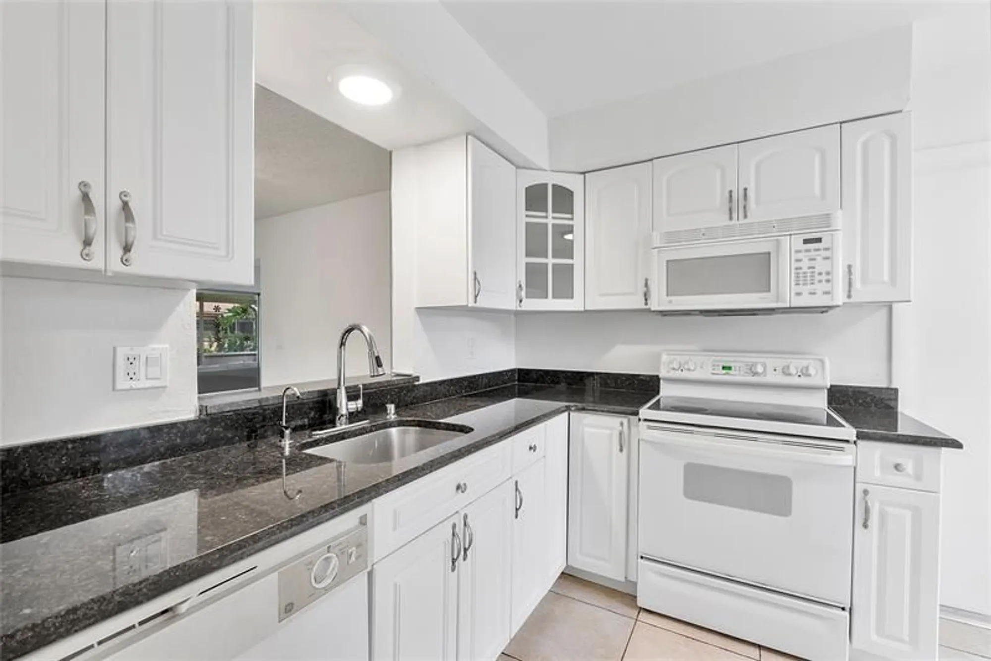 Property Slideshow image 6 of 21 | 7708 margate blvd, Margate, FL, 33063