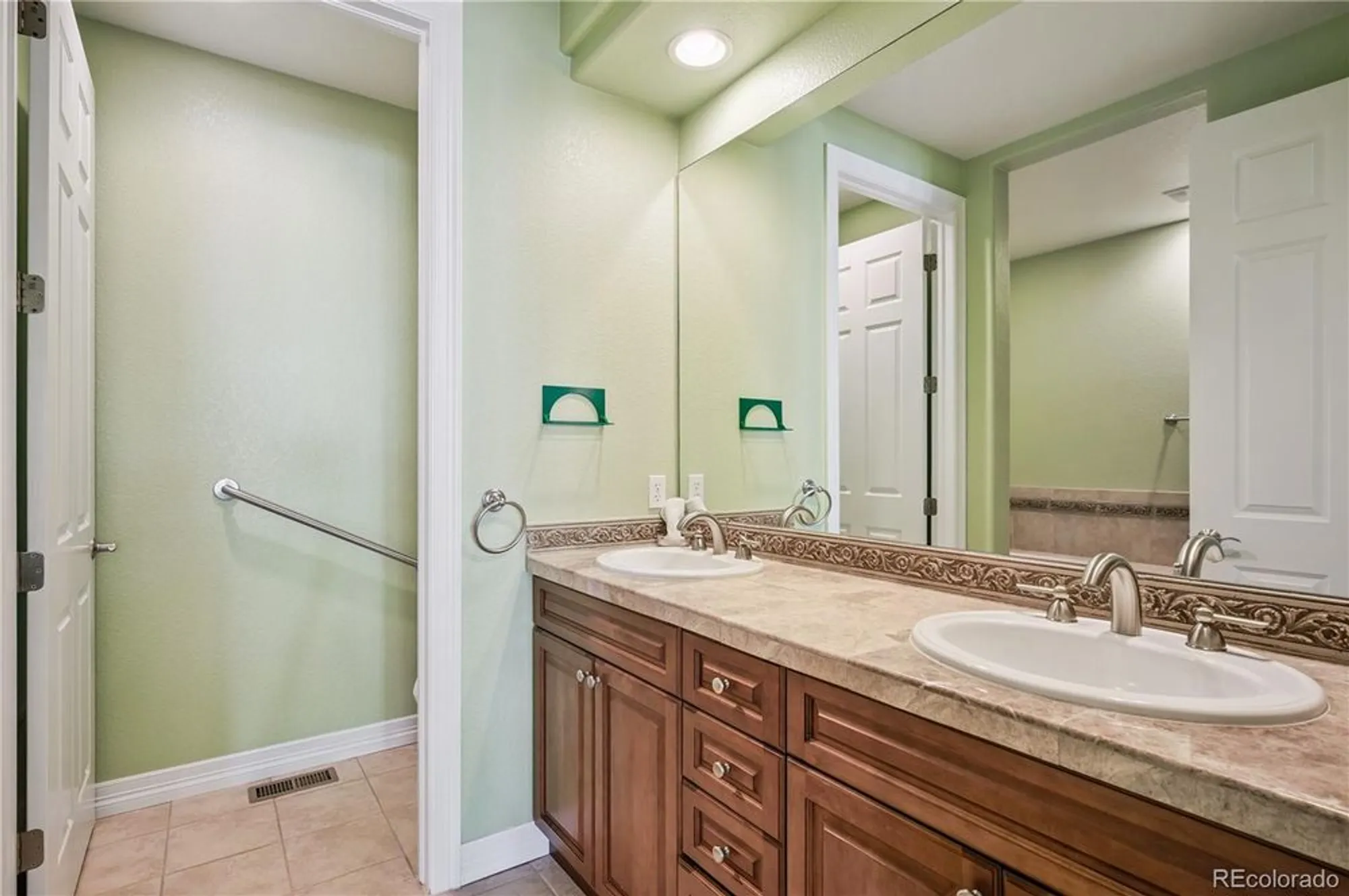 Property Slideshow image 32 of 50 | 8588 w quarles pl, Littleton, CO, 80128