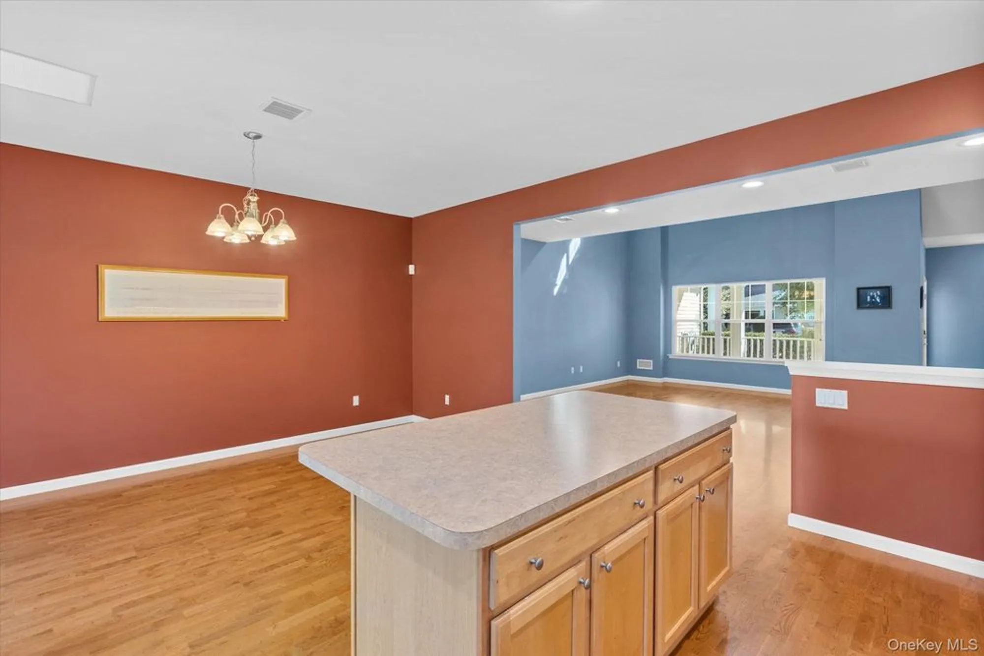 Property Slideshow image 10 of 34 | 67 stoneleigh dr, Riverhead, NY, 11901