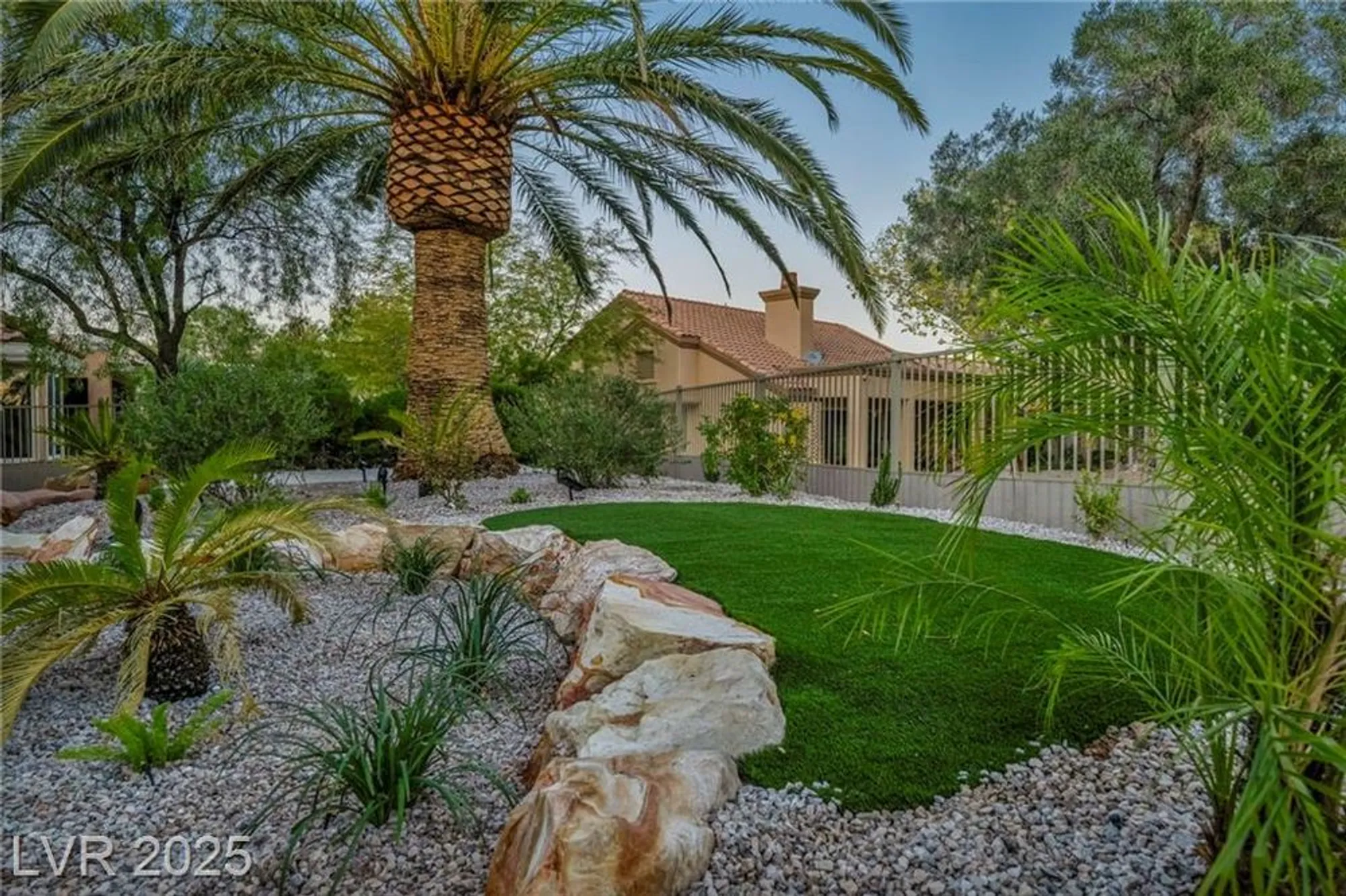 Property Slideshow image 50 of 70 | 2920 crown ridge dr, Las Vegas, NV, 89134