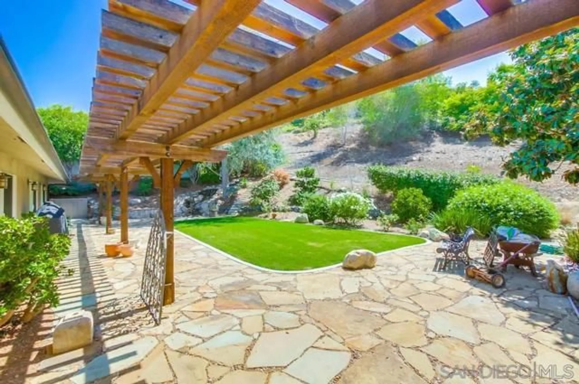 Property Slideshow image 39 of 44 | 1454 la plaza dr, San Marcos, CA, 92078